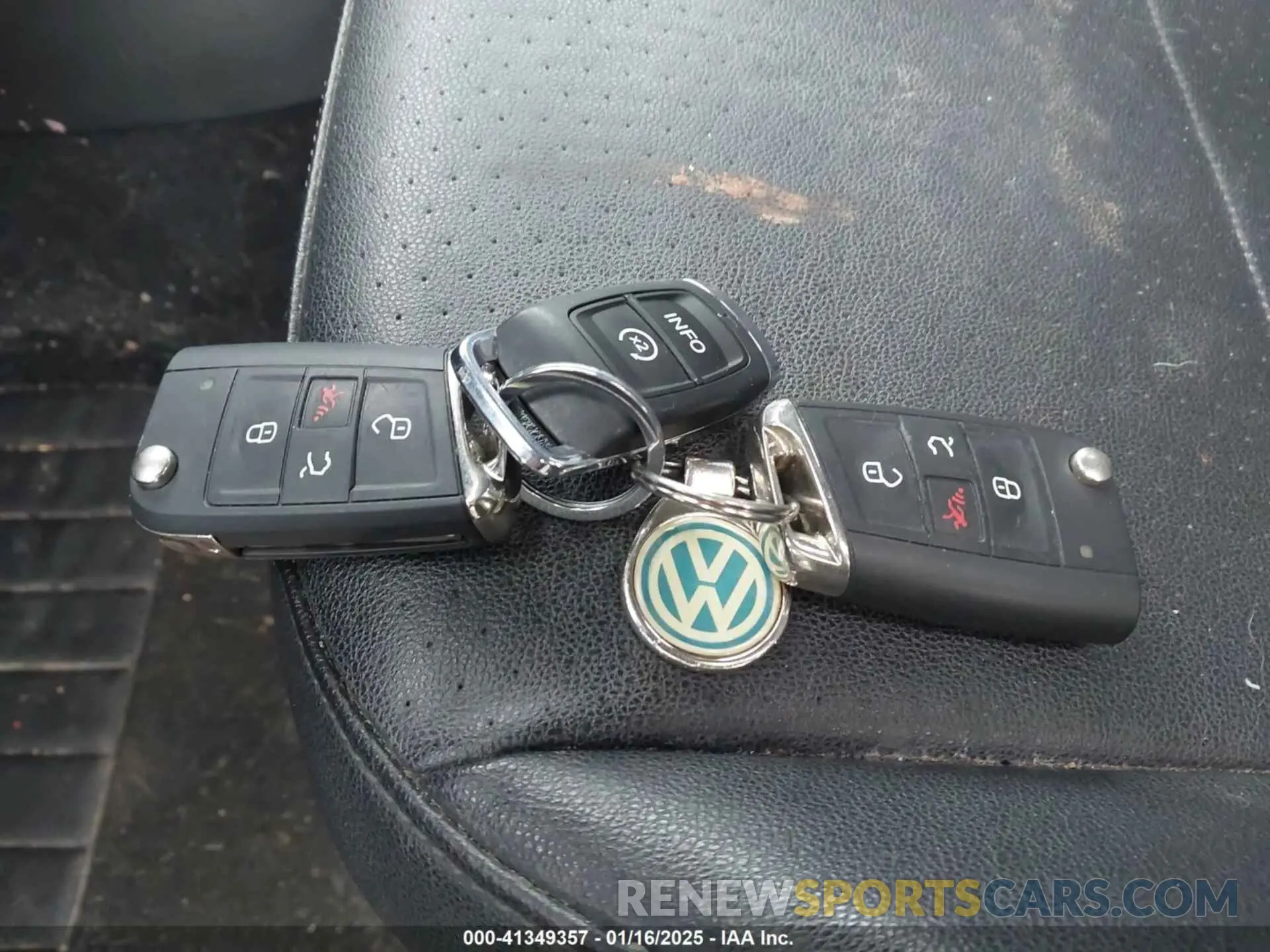 11 Photograph of a damaged car 3VV2B7AX7LM066135 VOLKSWAGEN TIGUAN 2020