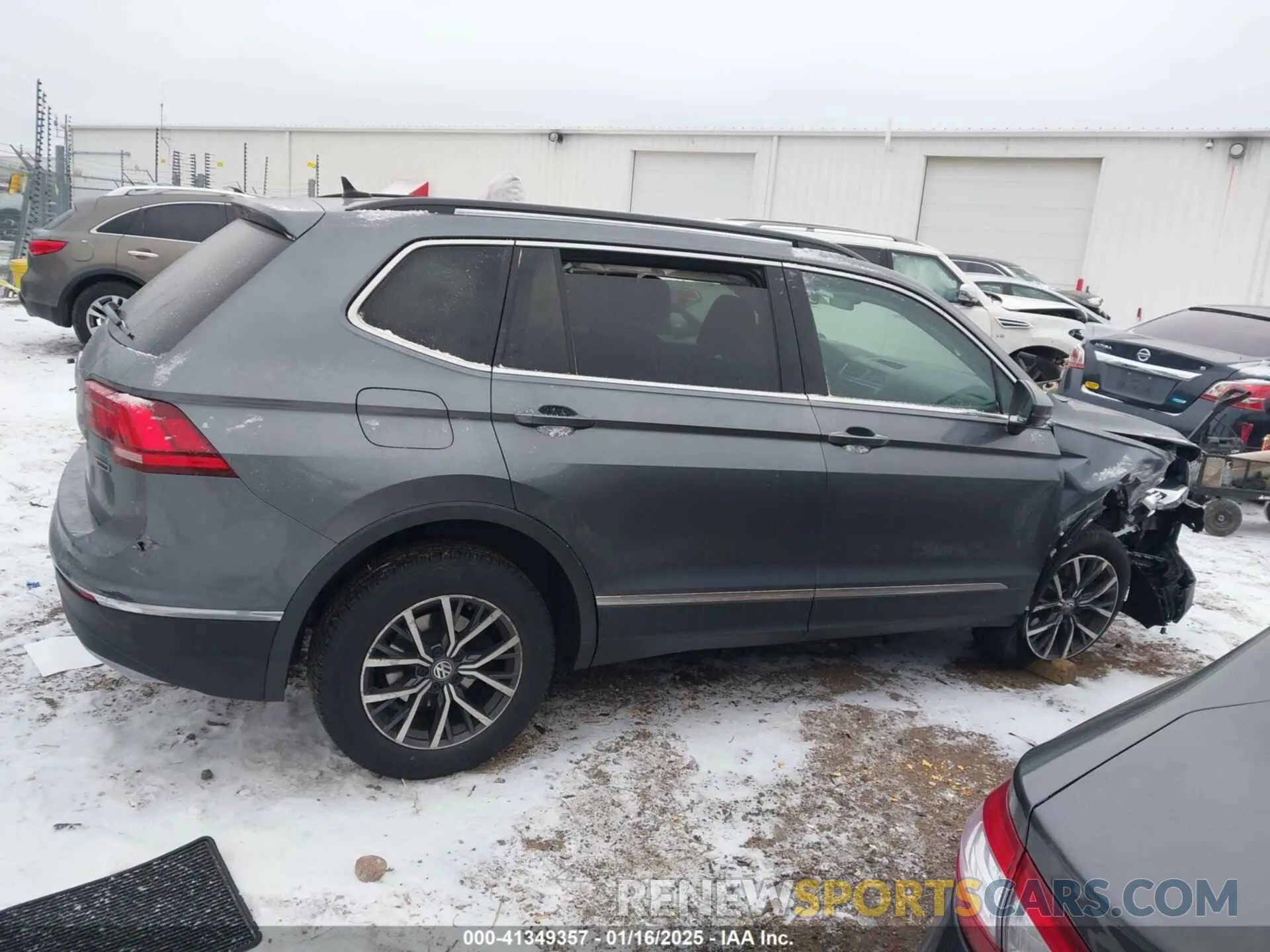 13 Photograph of a damaged car 3VV2B7AX7LM066135 VOLKSWAGEN TIGUAN 2020