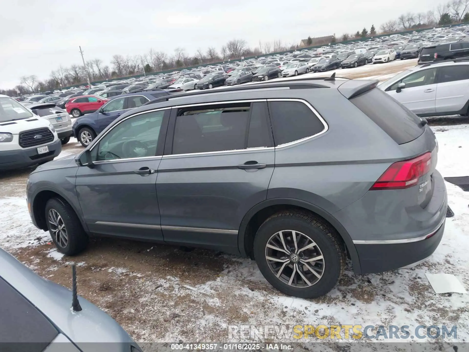 14 Photograph of a damaged car 3VV2B7AX7LM066135 VOLKSWAGEN TIGUAN 2020