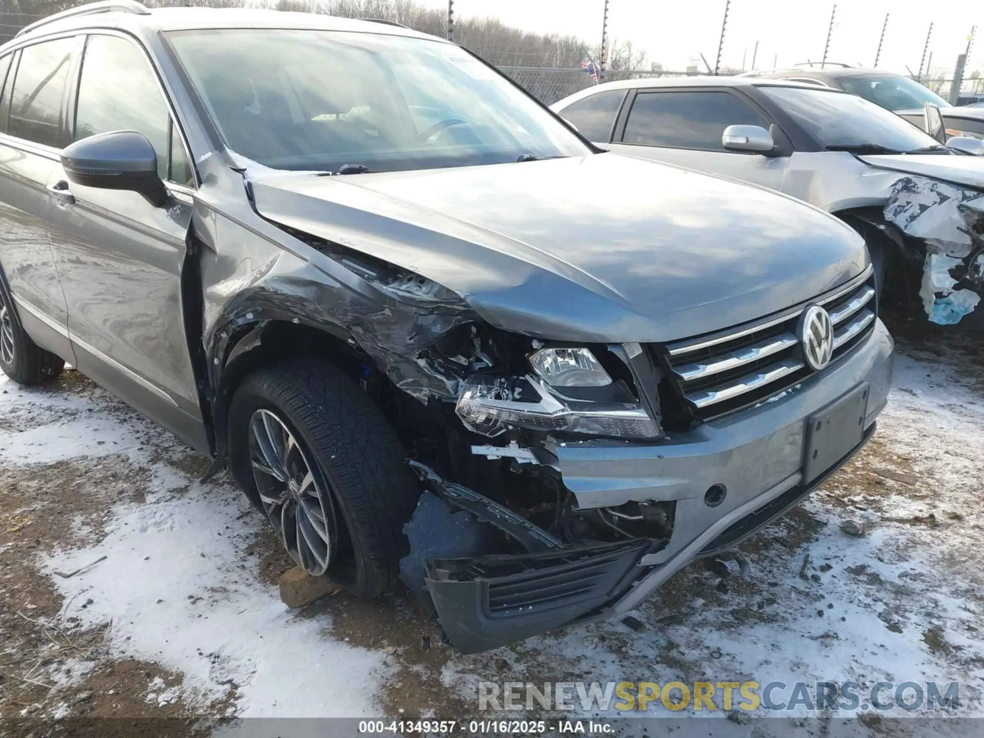 6 Photograph of a damaged car 3VV2B7AX7LM066135 VOLKSWAGEN TIGUAN 2020