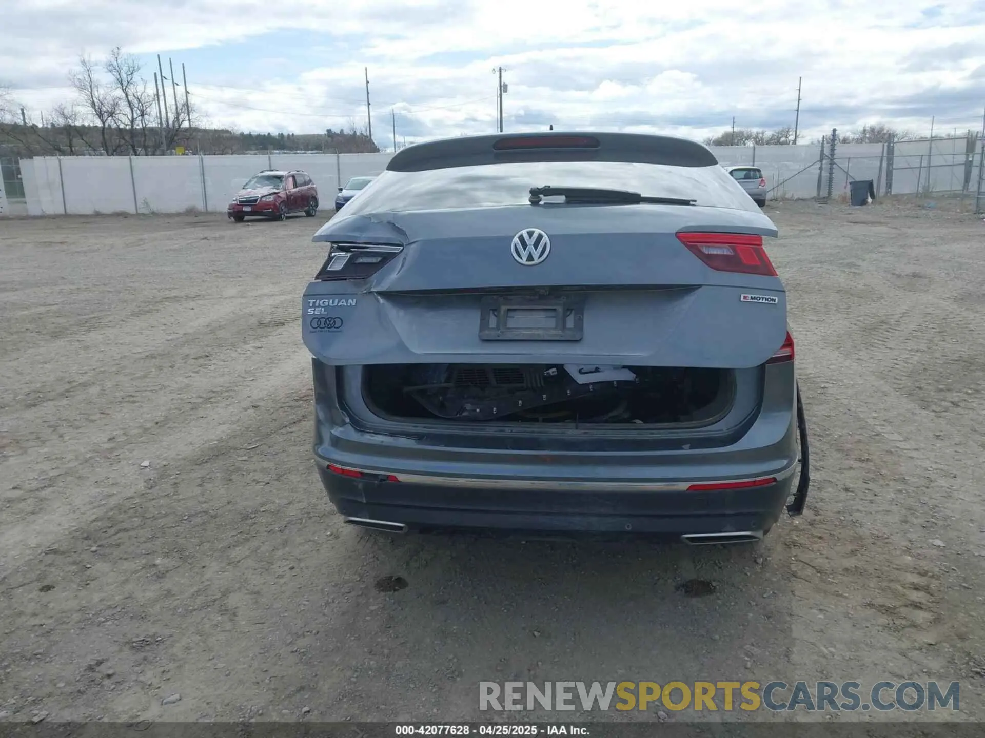 17 Photograph of a damaged car 3VV2B7AX7LM140816 VOLKSWAGEN TIGUAN 2020