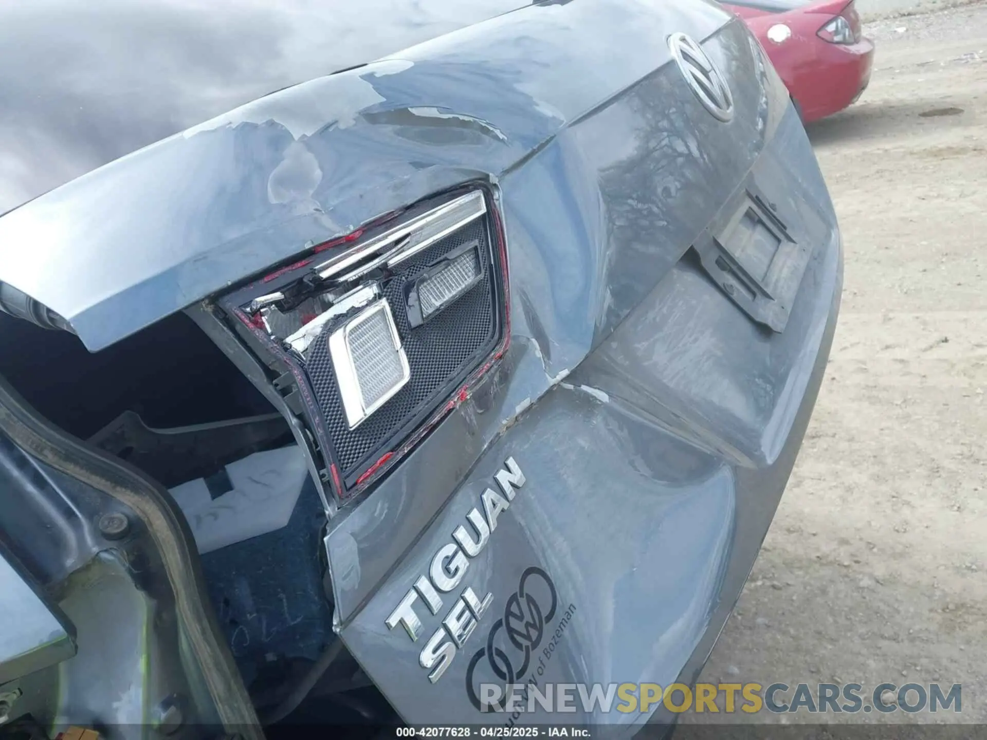 19 Photograph of a damaged car 3VV2B7AX7LM140816 VOLKSWAGEN TIGUAN 2020