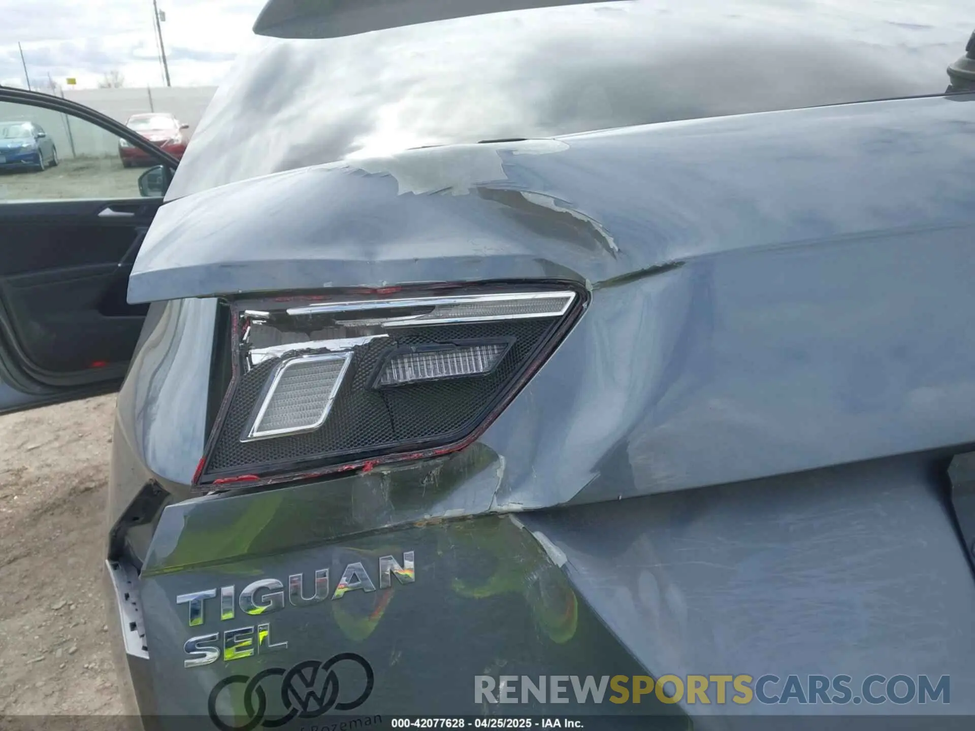21 Photograph of a damaged car 3VV2B7AX7LM140816 VOLKSWAGEN TIGUAN 2020