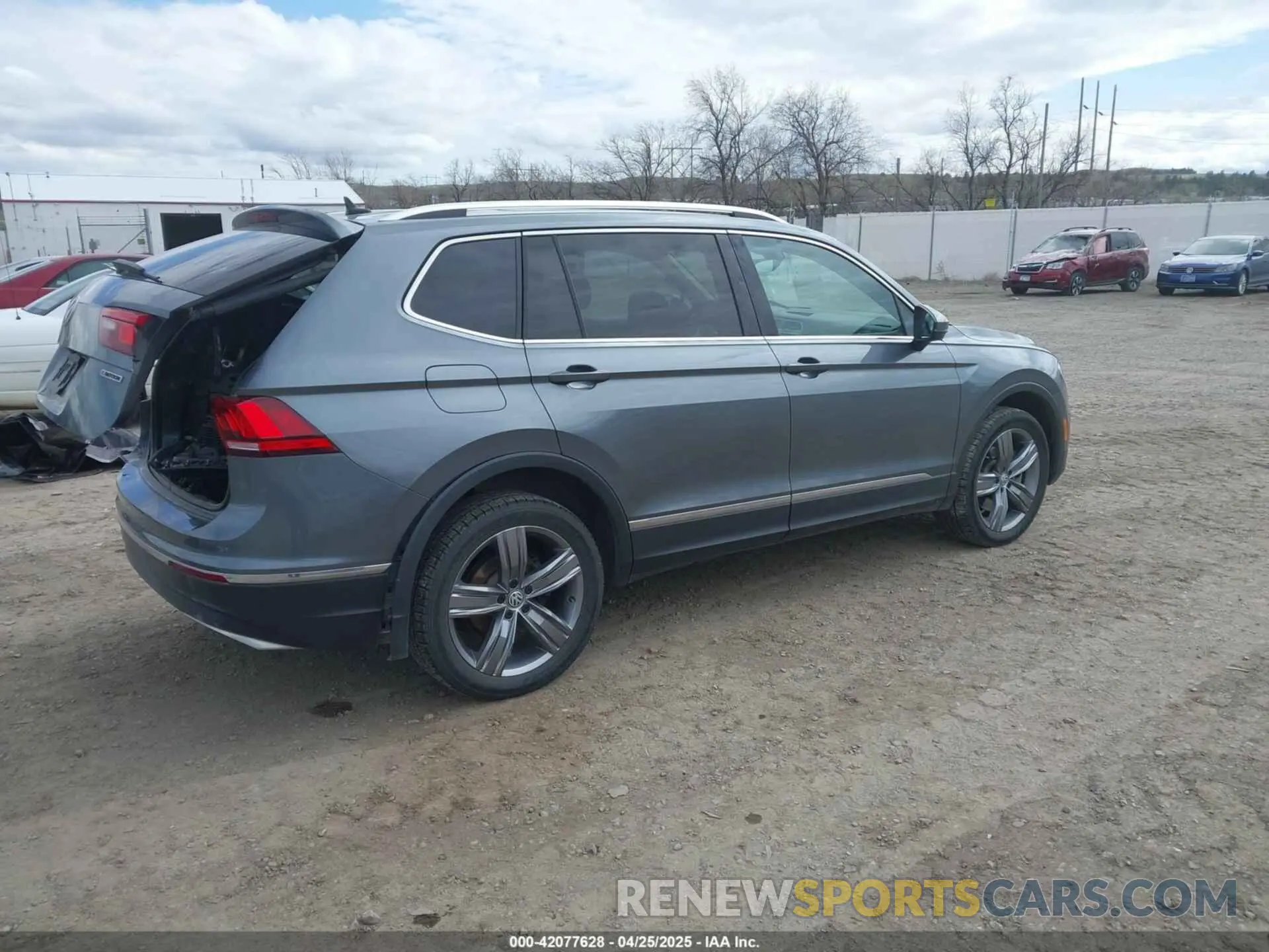 4 Photograph of a damaged car 3VV2B7AX7LM140816 VOLKSWAGEN TIGUAN 2020