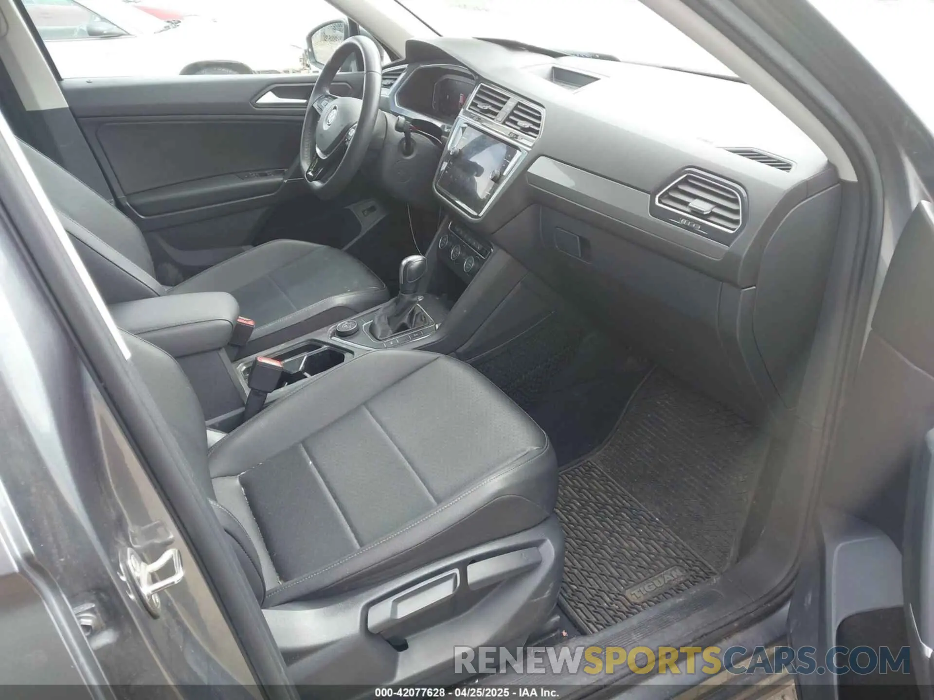 5 Photograph of a damaged car 3VV2B7AX7LM140816 VOLKSWAGEN TIGUAN 2020