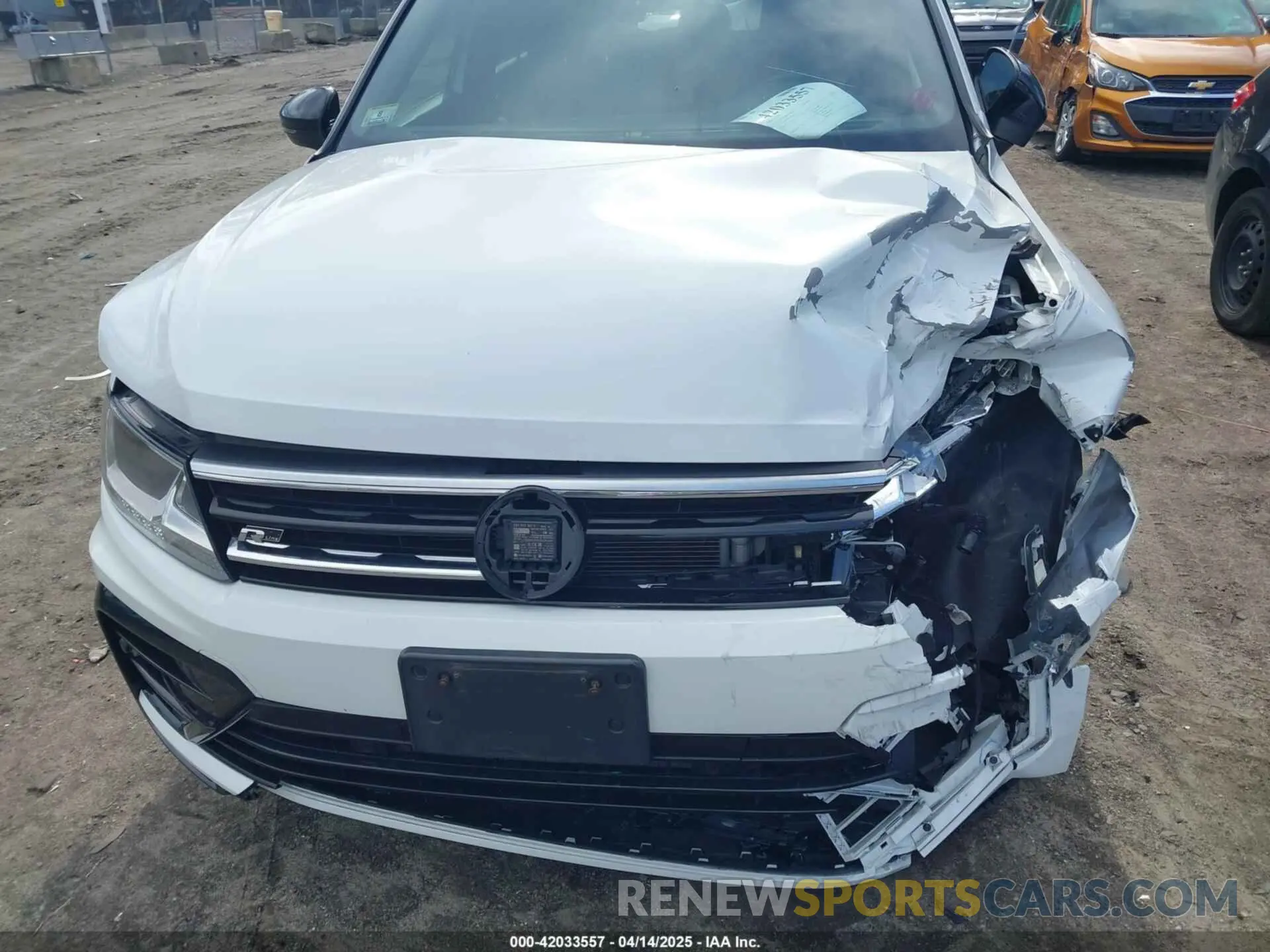 6 Photograph of a damaged car 3VV2B7AX7LM143652 VOLKSWAGEN TIGUAN 2020