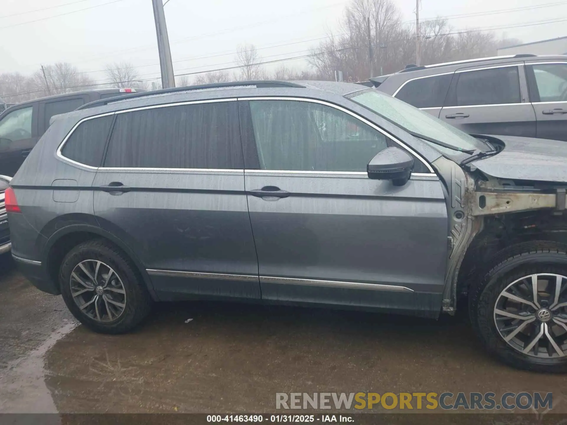 13 Photograph of a damaged car 3VV2B7AX7LM158118 VOLKSWAGEN TIGUAN 2020