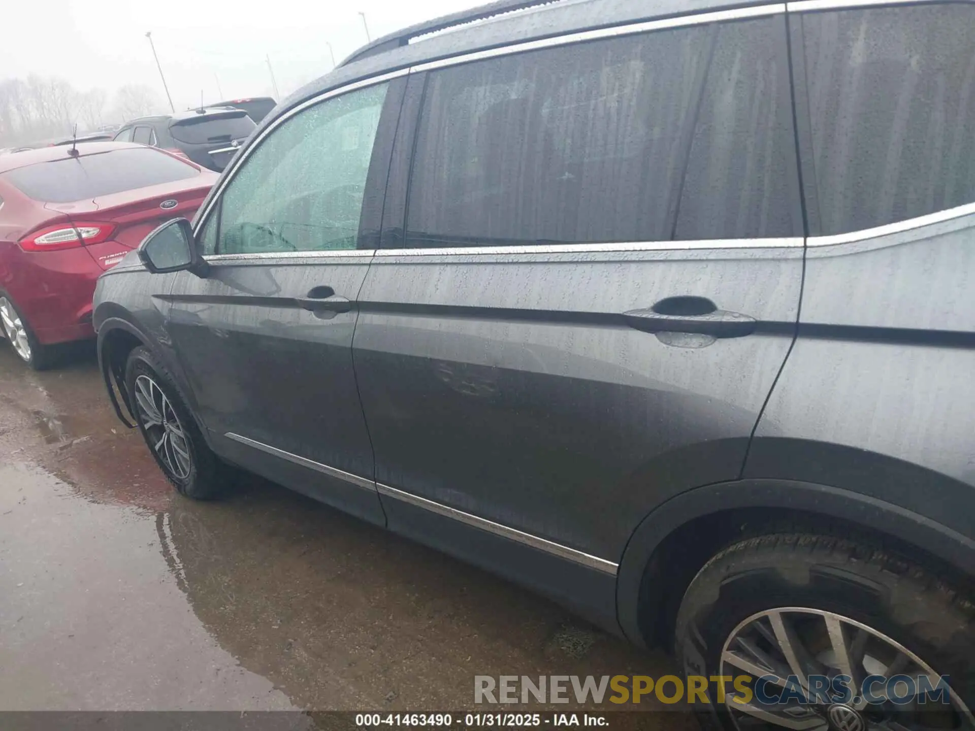 14 Photograph of a damaged car 3VV2B7AX7LM158118 VOLKSWAGEN TIGUAN 2020