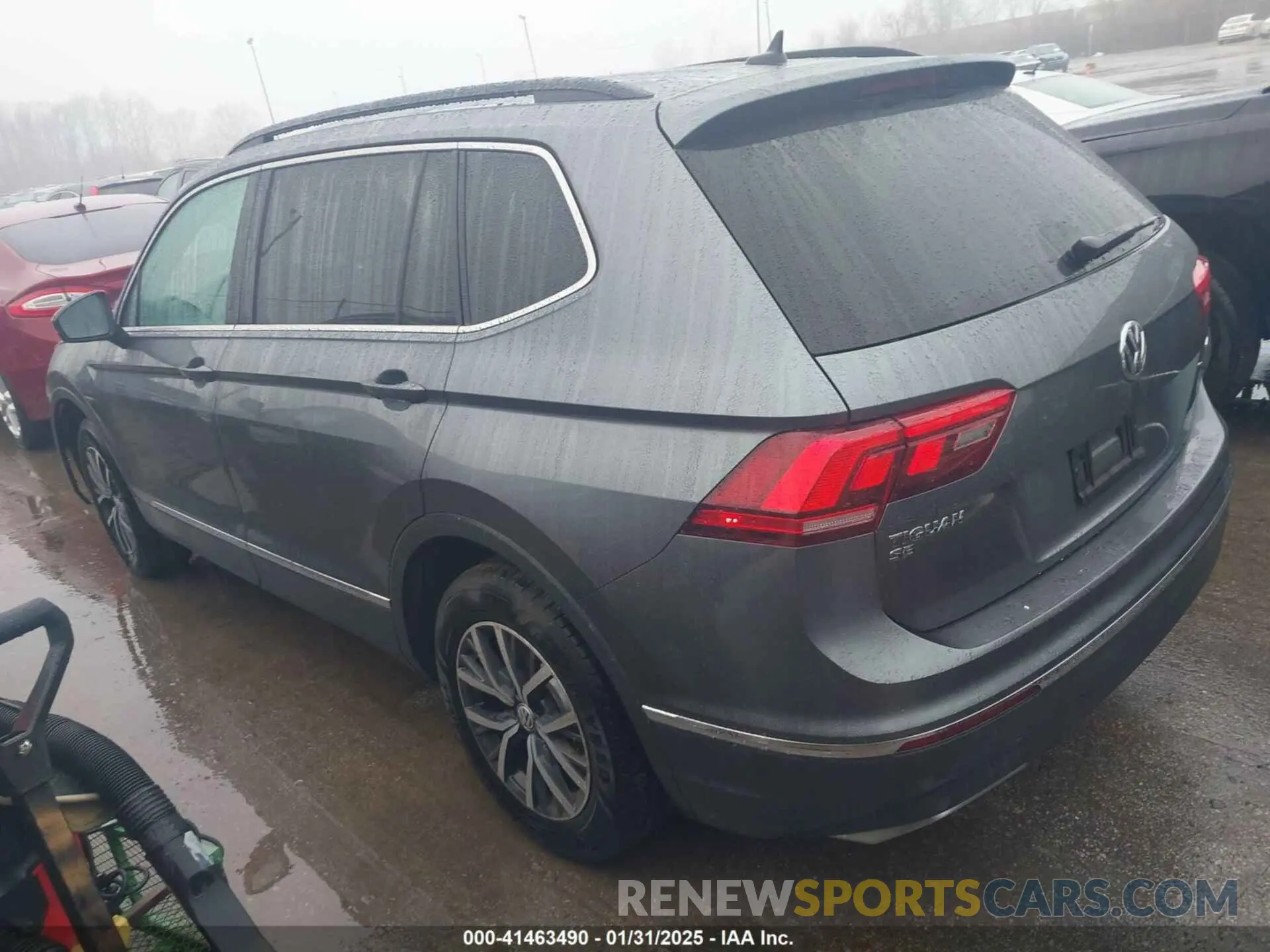 3 Photograph of a damaged car 3VV2B7AX7LM158118 VOLKSWAGEN TIGUAN 2020