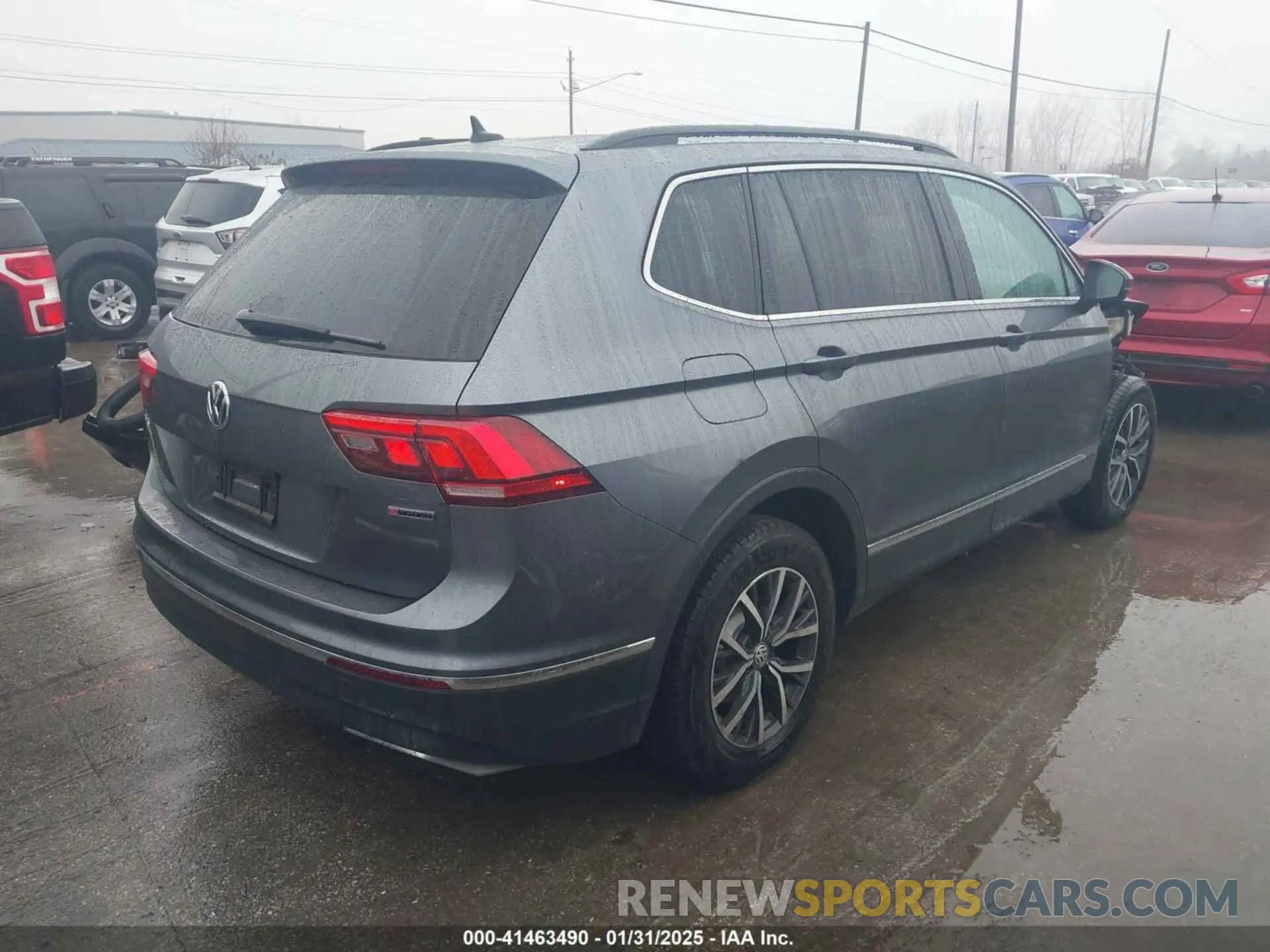 4 Photograph of a damaged car 3VV2B7AX7LM158118 VOLKSWAGEN TIGUAN 2020