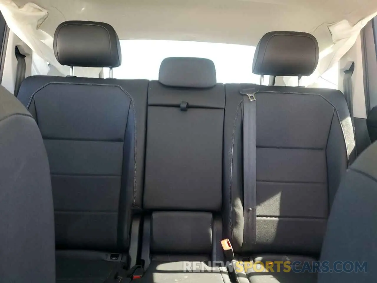 10 Photograph of a damaged car 3VV2B7AX7LM168535 VOLKSWAGEN TIGUAN 2020