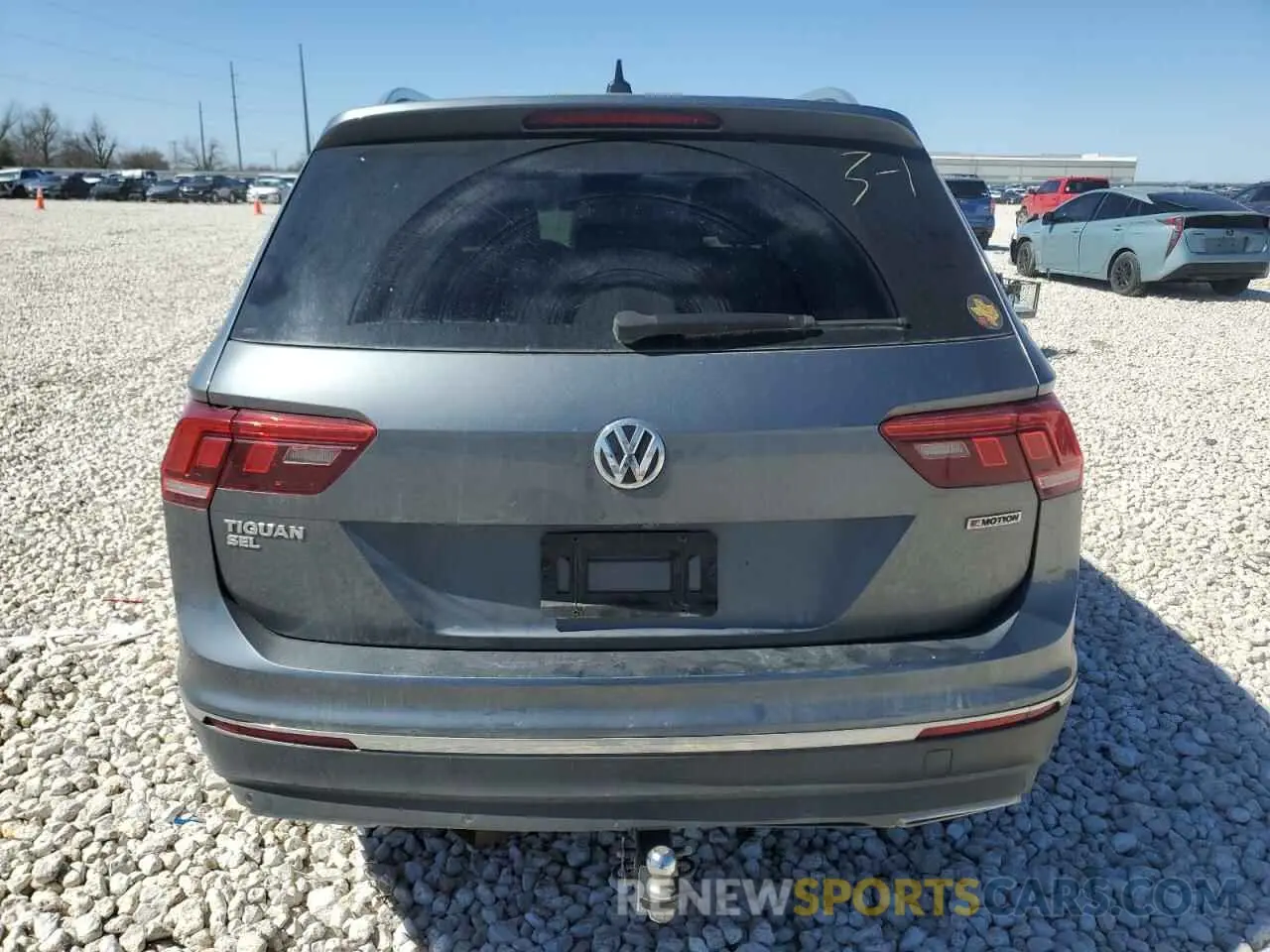 6 Photograph of a damaged car 3VV2B7AX7LM168535 VOLKSWAGEN TIGUAN 2020