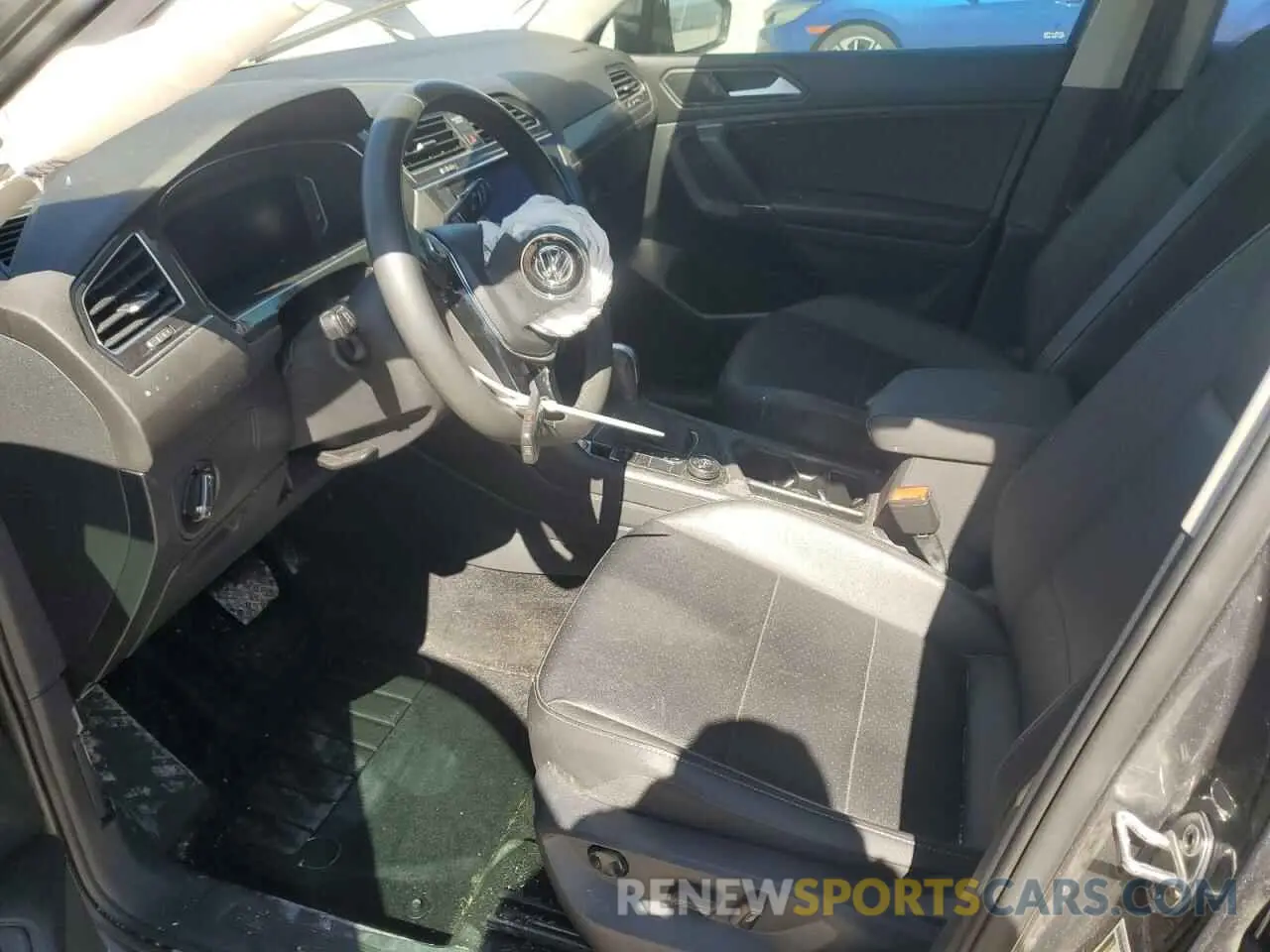 7 Photograph of a damaged car 3VV2B7AX7LM168535 VOLKSWAGEN TIGUAN 2020