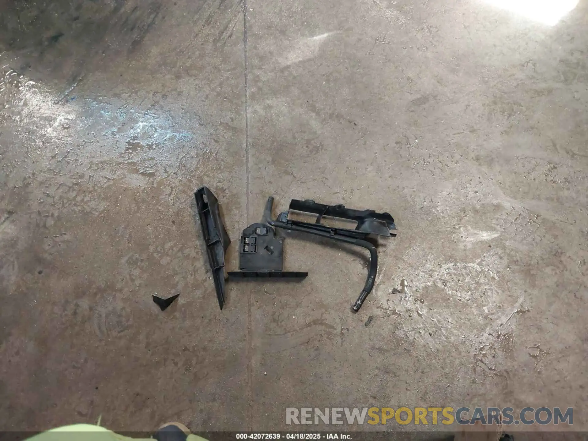 12 Photograph of a damaged car 3VV2B7AX8LM076639 VOLKSWAGEN TIGUAN 2020