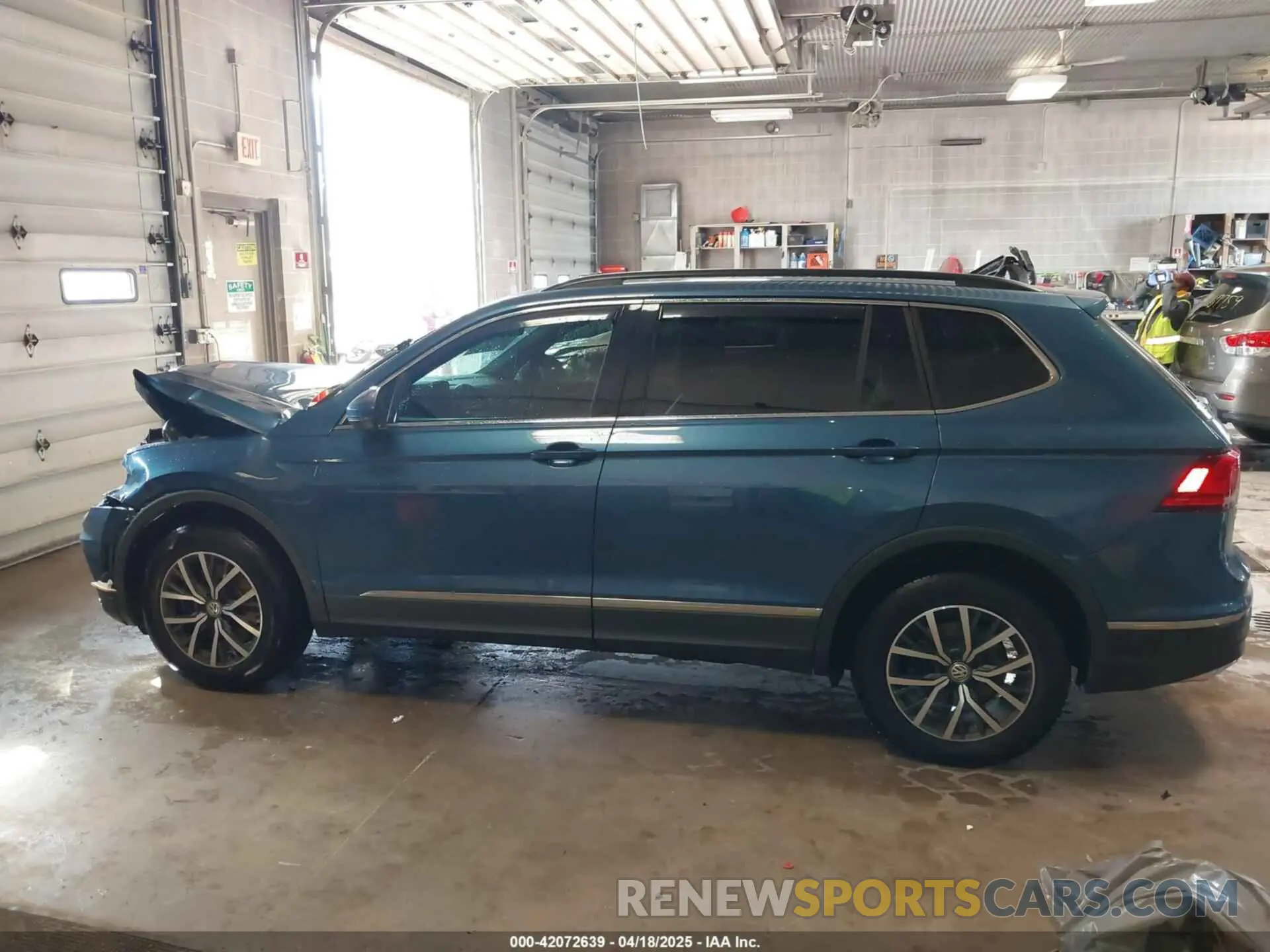 15 Photograph of a damaged car 3VV2B7AX8LM076639 VOLKSWAGEN TIGUAN 2020