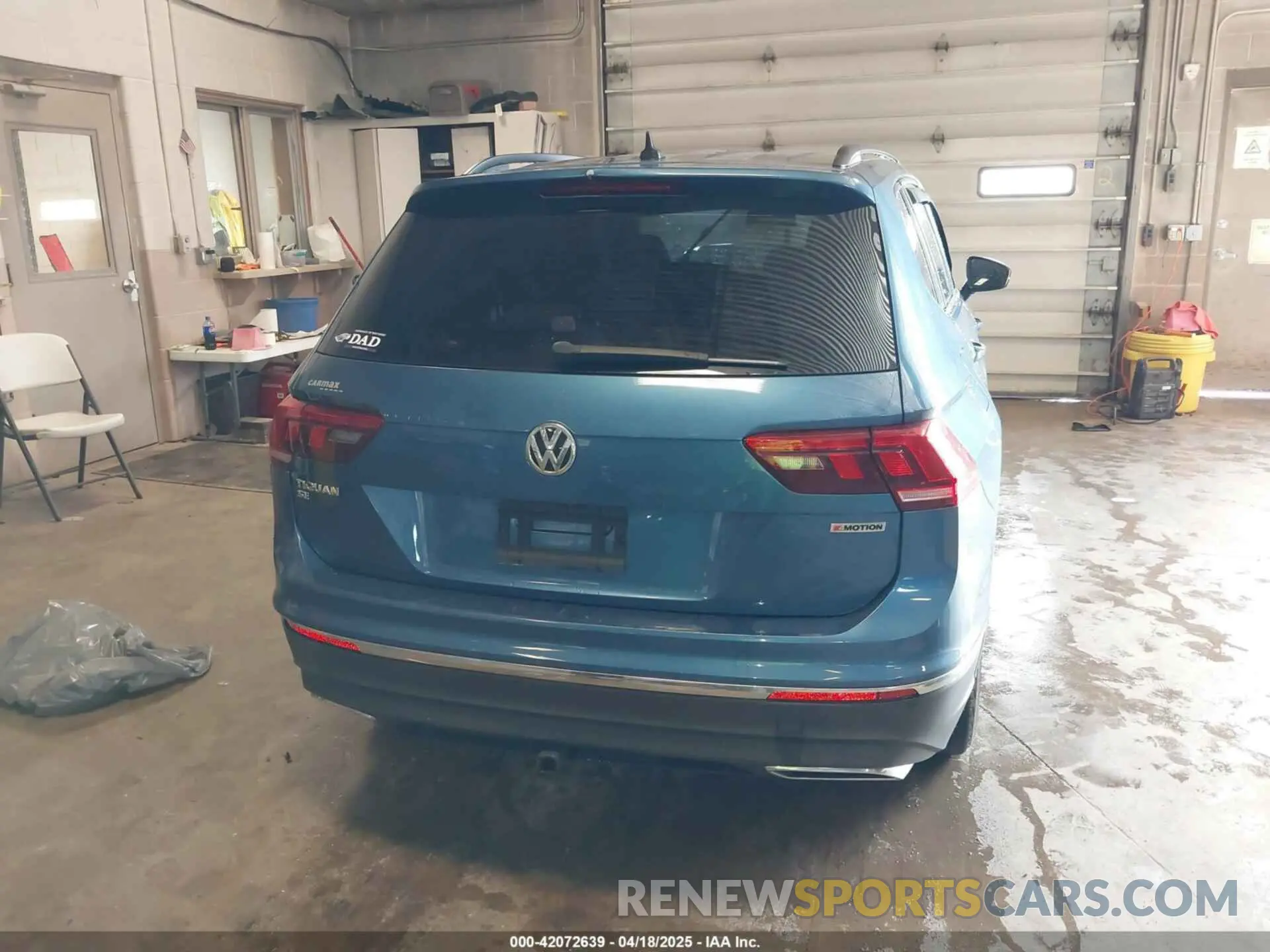 17 Photograph of a damaged car 3VV2B7AX8LM076639 VOLKSWAGEN TIGUAN 2020