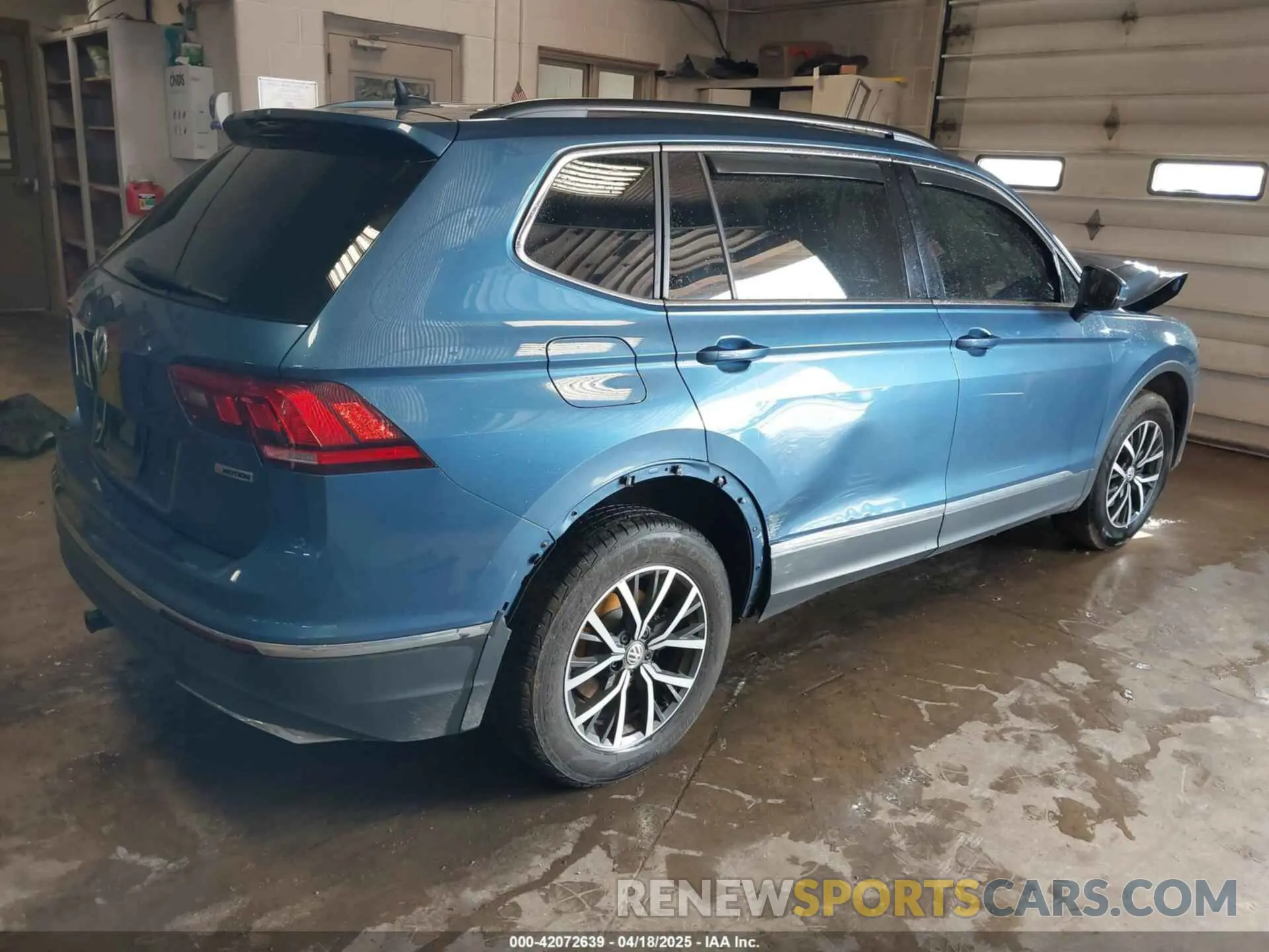 4 Photograph of a damaged car 3VV2B7AX8LM076639 VOLKSWAGEN TIGUAN 2020