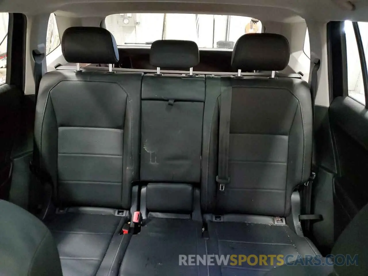 10 Photograph of a damaged car 3VV2B7AX8LM153929 VOLKSWAGEN TIGUAN 2020