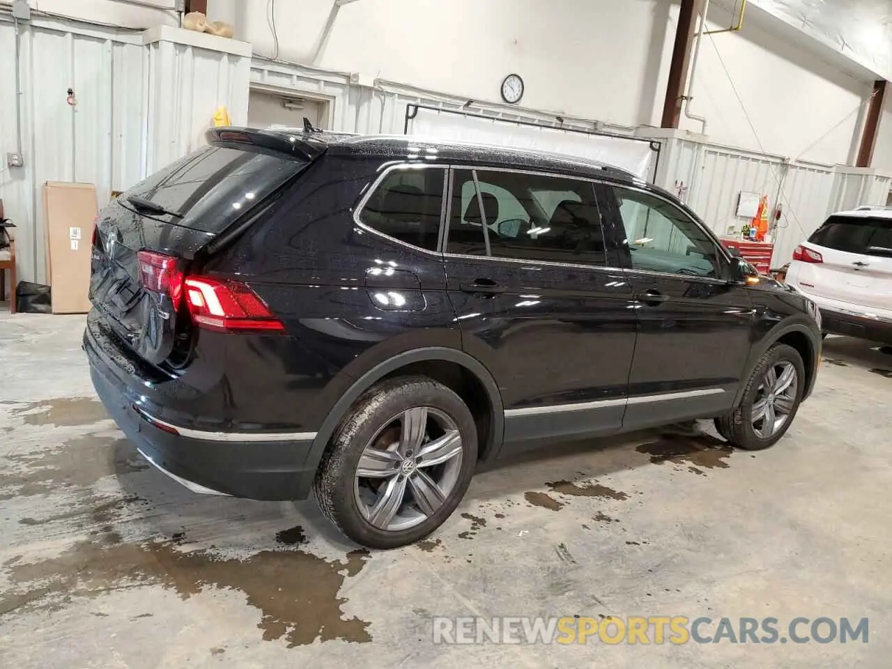 3 Photograph of a damaged car 3VV2B7AX8LM153929 VOLKSWAGEN TIGUAN 2020