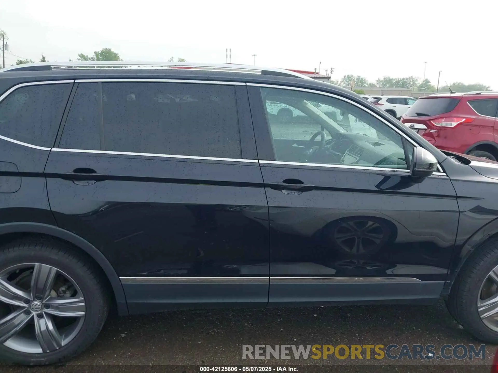 14 Photograph of a damaged car 3VV2B7AX8LM177213 VOLKSWAGEN TIGUAN 2020