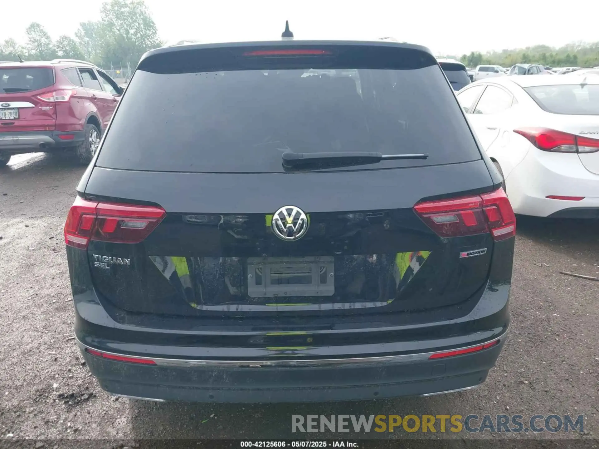 17 Photograph of a damaged car 3VV2B7AX8LM177213 VOLKSWAGEN TIGUAN 2020