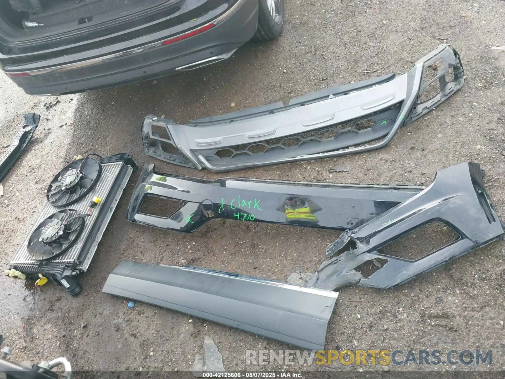19 Photograph of a damaged car 3VV2B7AX8LM177213 VOLKSWAGEN TIGUAN 2020