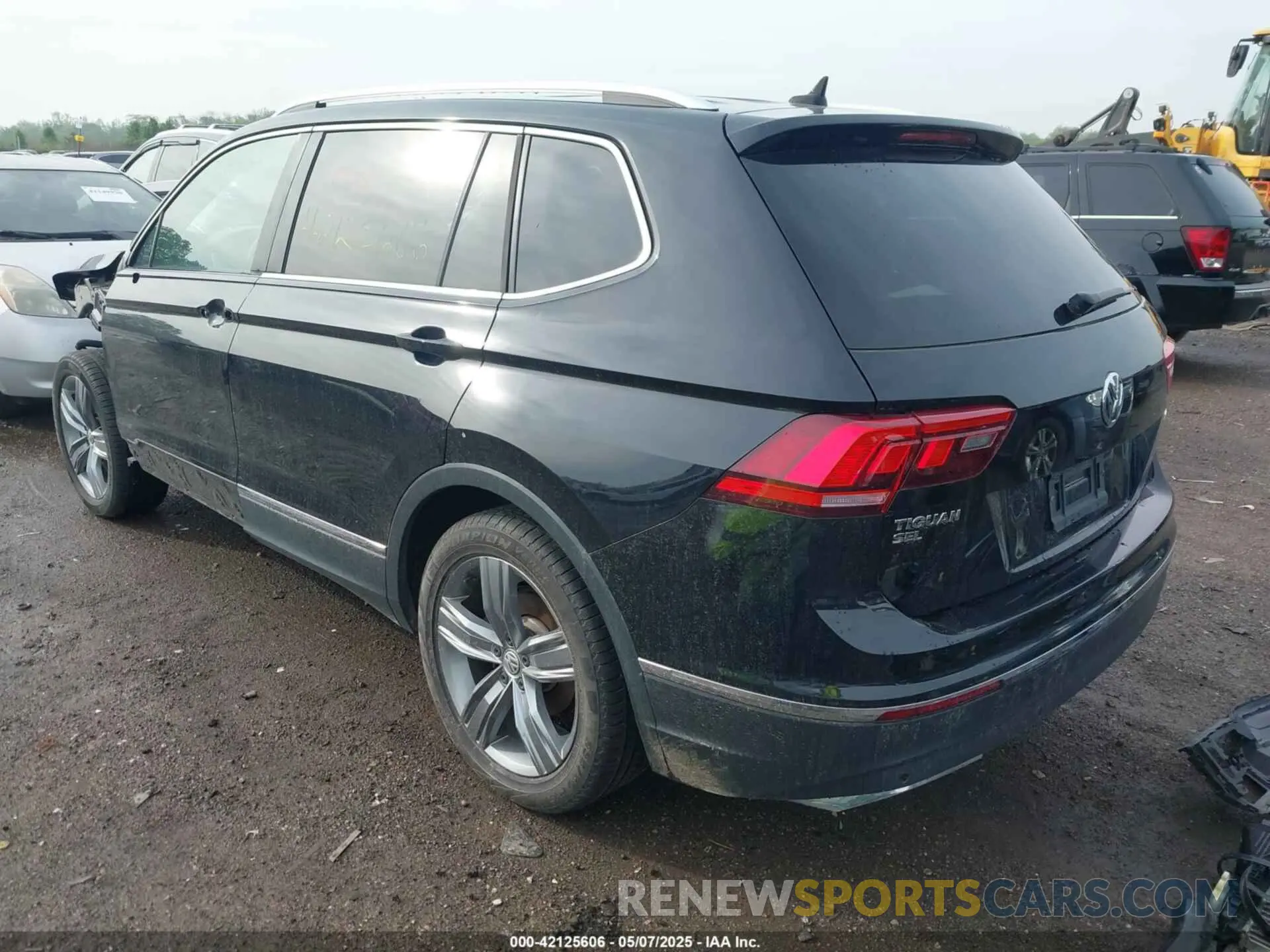 3 Photograph of a damaged car 3VV2B7AX8LM177213 VOLKSWAGEN TIGUAN 2020