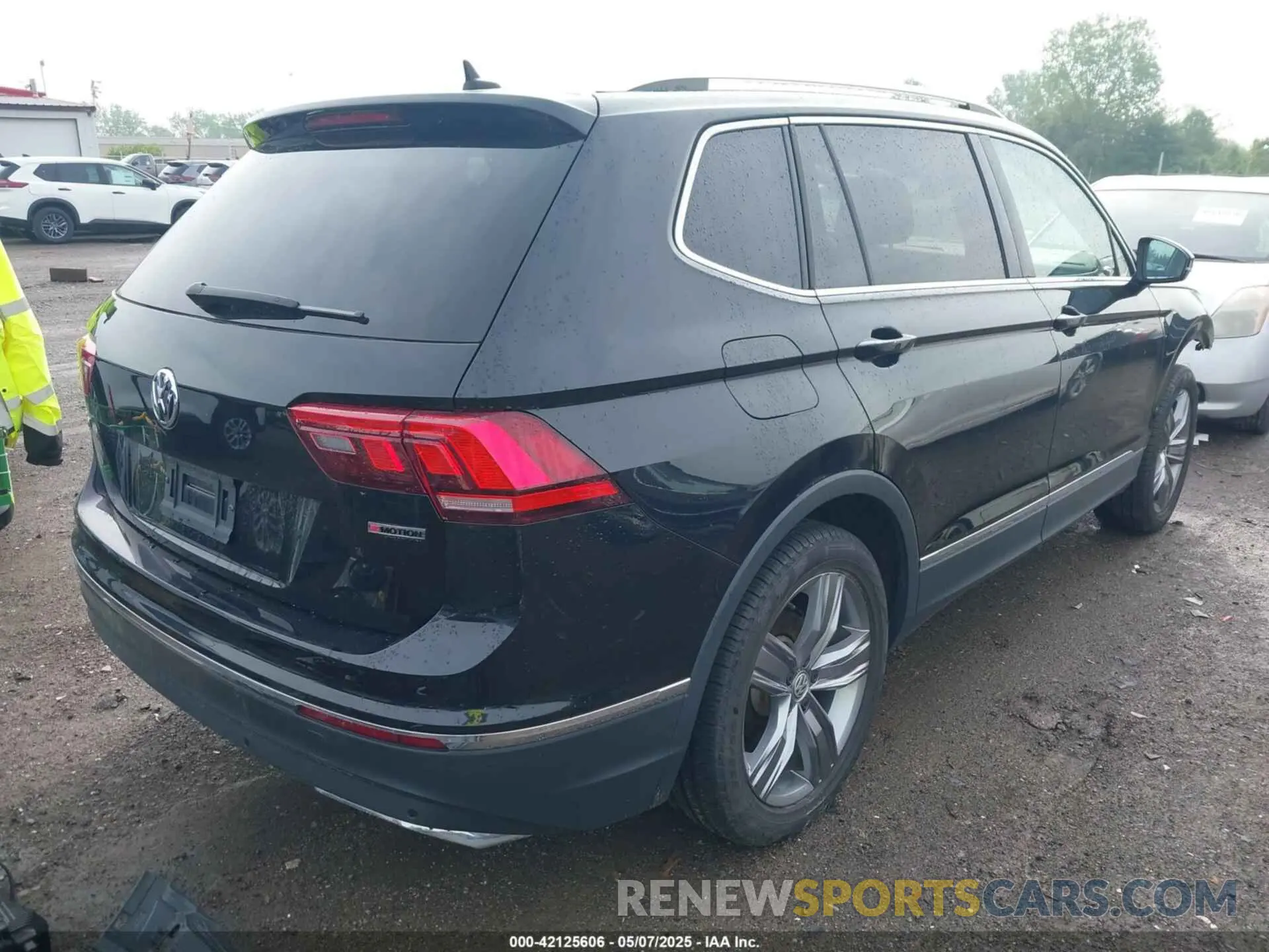 4 Photograph of a damaged car 3VV2B7AX8LM177213 VOLKSWAGEN TIGUAN 2020