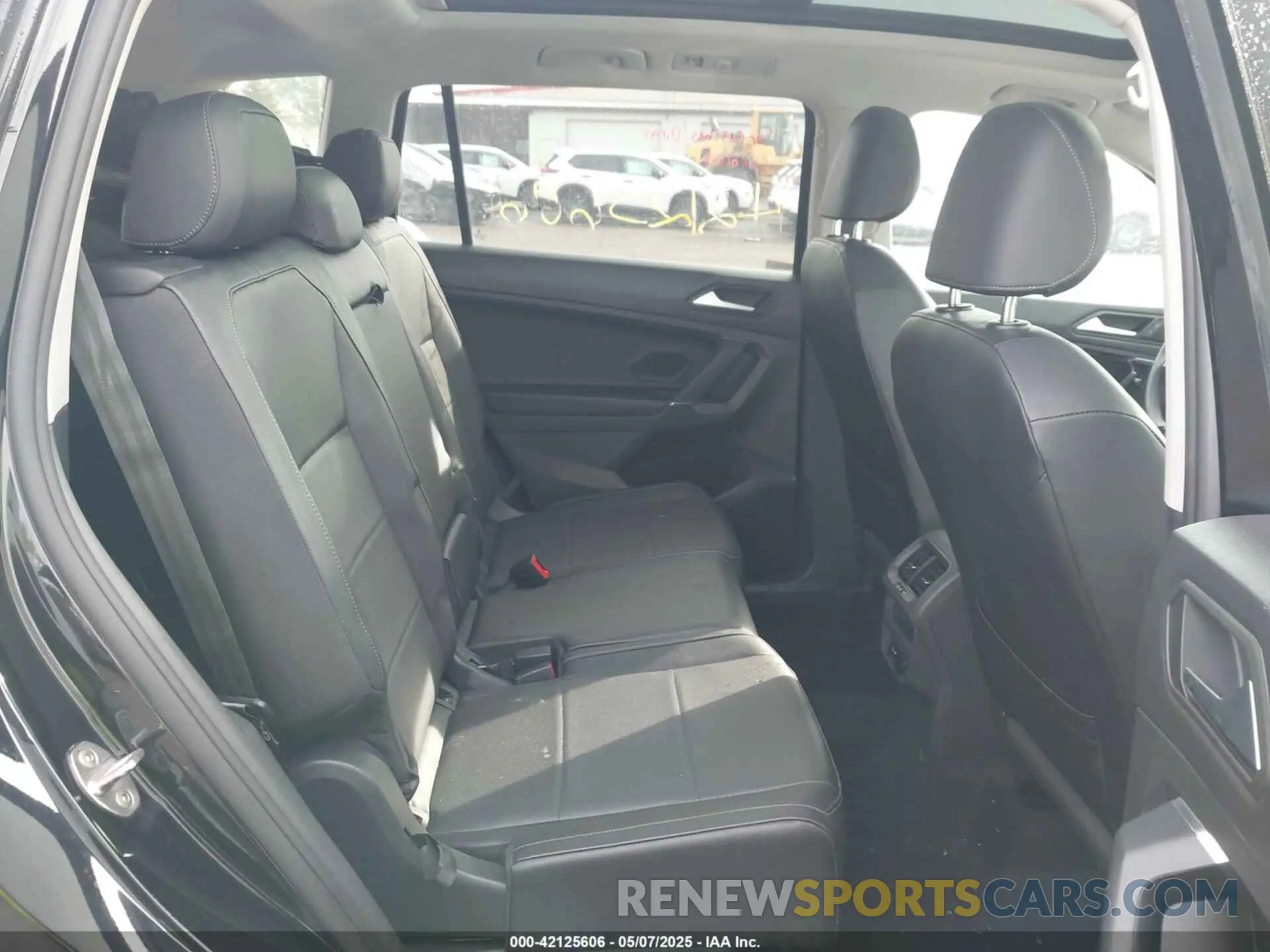 8 Photograph of a damaged car 3VV2B7AX8LM177213 VOLKSWAGEN TIGUAN 2020