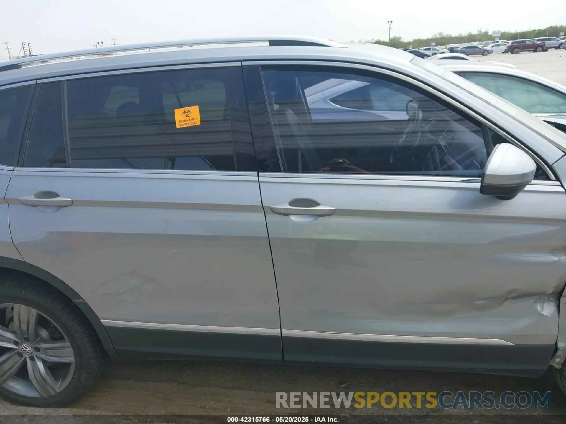 12 Photograph of a damaged car 3VV2B7AX9LM022086 VOLKSWAGEN TIGUAN 2020