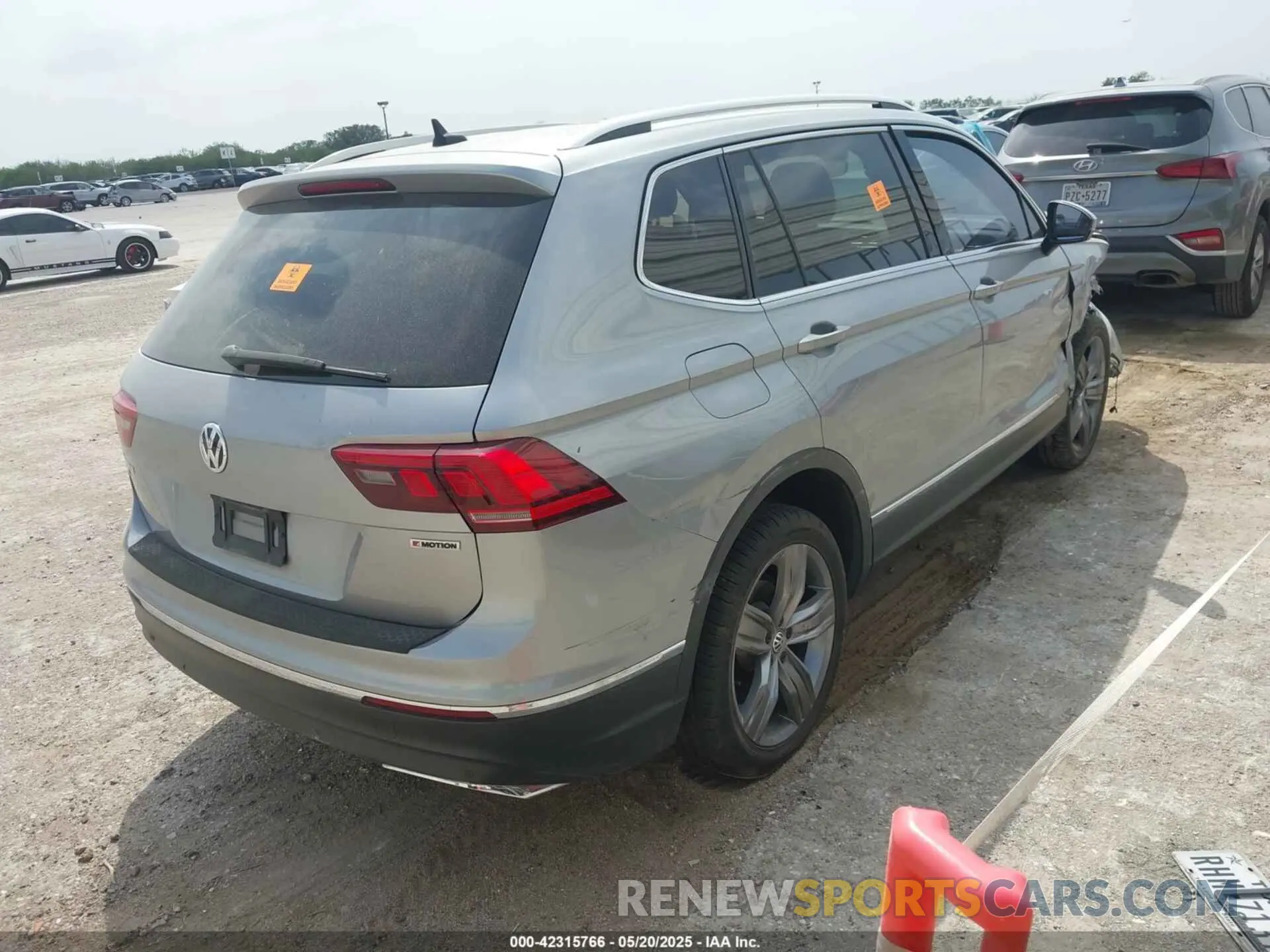 4 Photograph of a damaged car 3VV2B7AX9LM022086 VOLKSWAGEN TIGUAN 2020