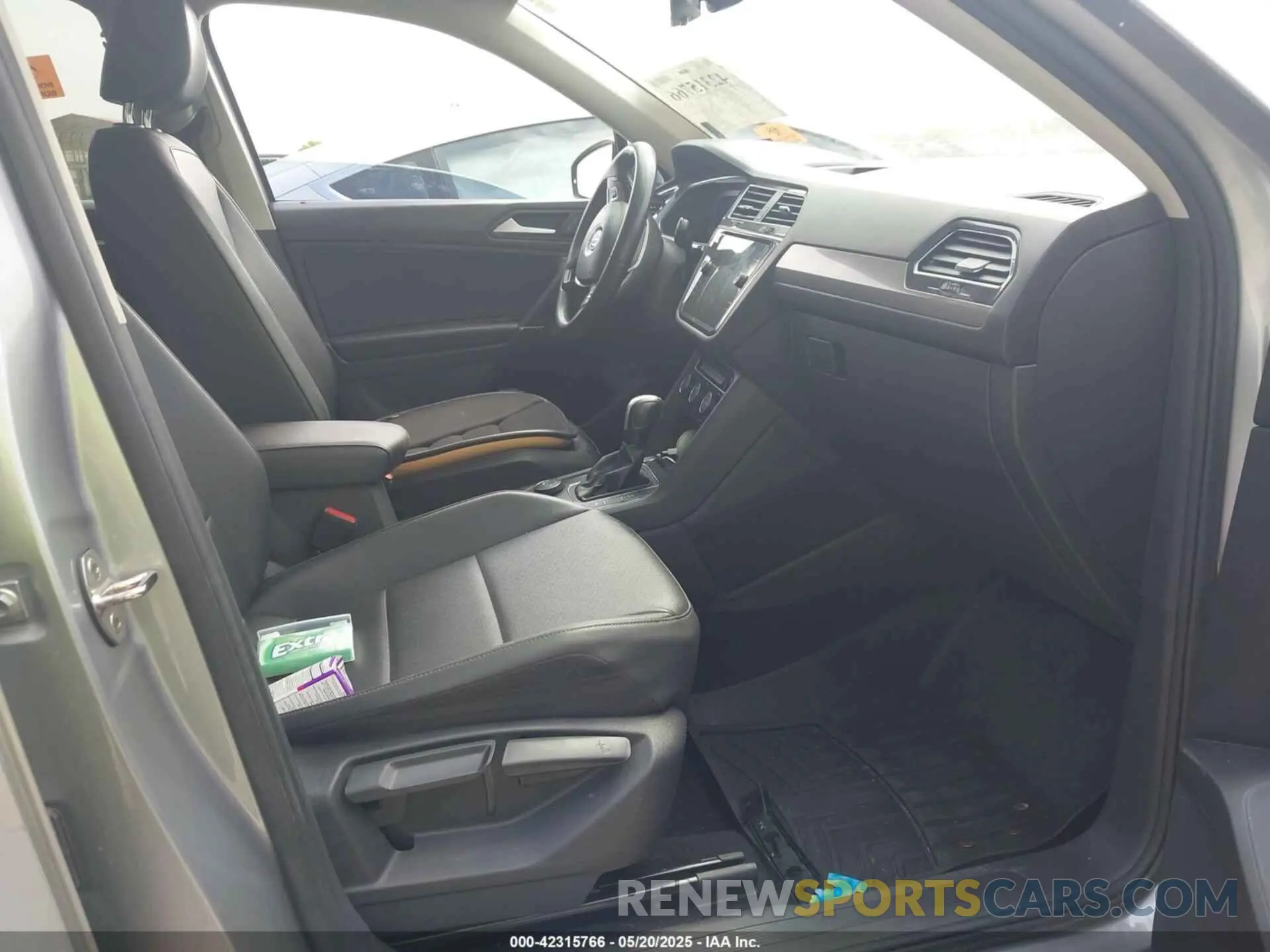 5 Photograph of a damaged car 3VV2B7AX9LM022086 VOLKSWAGEN TIGUAN 2020
