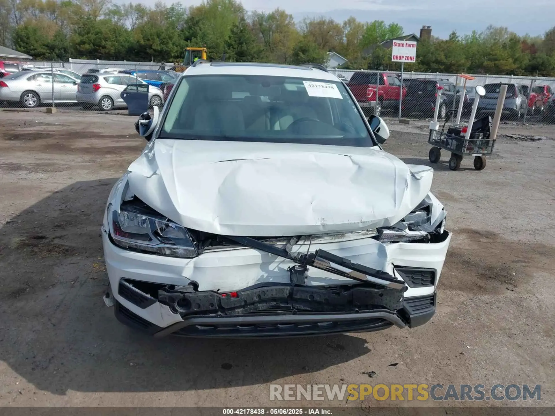 12 Photograph of a damaged car 3VV2B7AX9LM103539 VOLKSWAGEN TIGUAN 2020