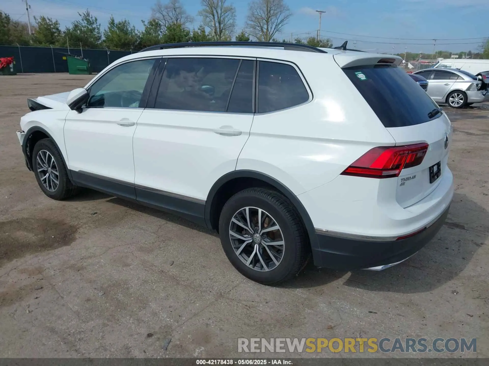 3 Photograph of a damaged car 3VV2B7AX9LM103539 VOLKSWAGEN TIGUAN 2020