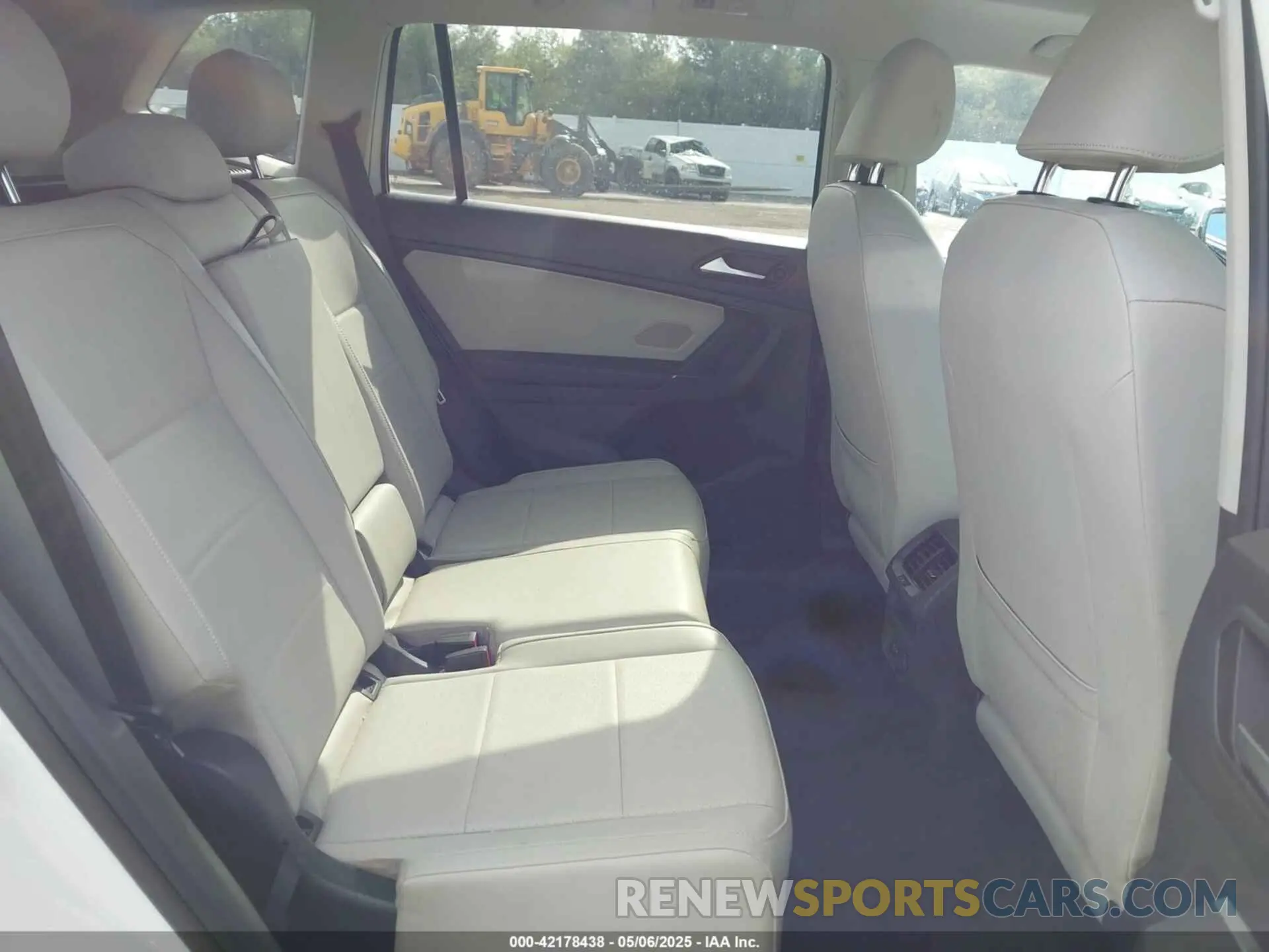 8 Photograph of a damaged car 3VV2B7AX9LM103539 VOLKSWAGEN TIGUAN 2020