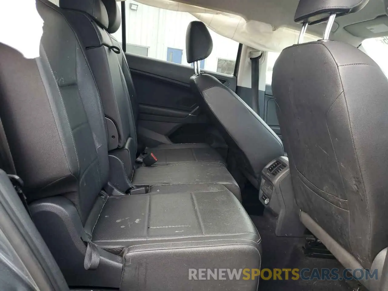11 Photograph of a damaged car 3VV2B7AX9LM141160 VOLKSWAGEN TIGUAN 2020
