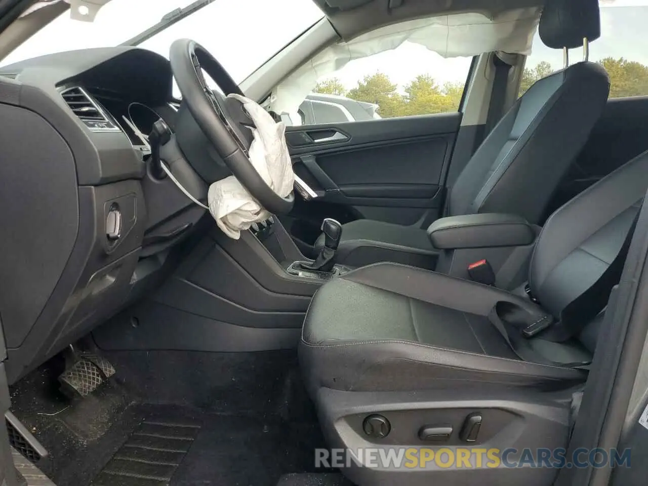 7 Photograph of a damaged car 3VV2B7AX9LM141160 VOLKSWAGEN TIGUAN 2020