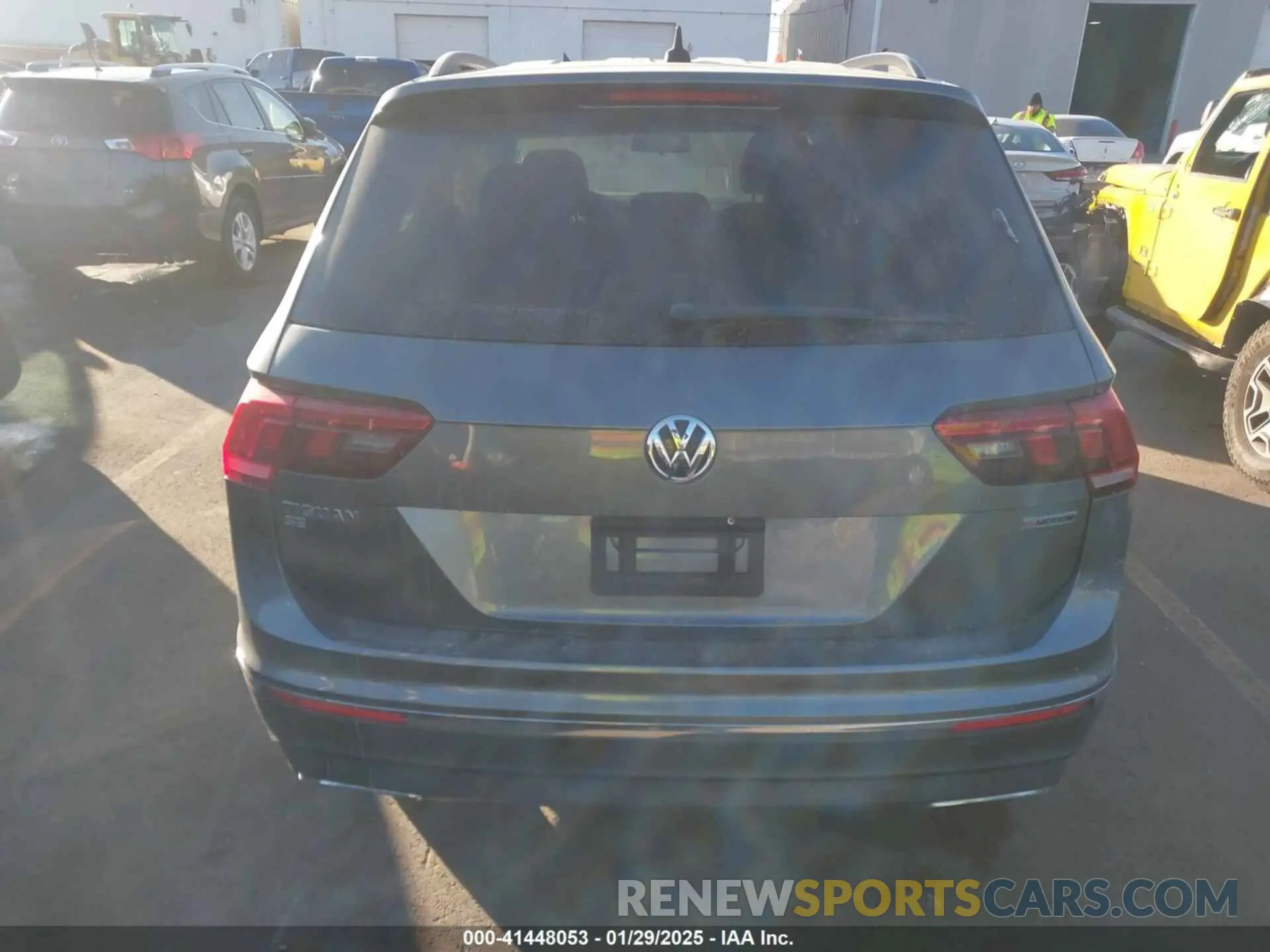 16 Photograph of a damaged car 3VV2B7AX9LM151977 VOLKSWAGEN TIGUAN 2020