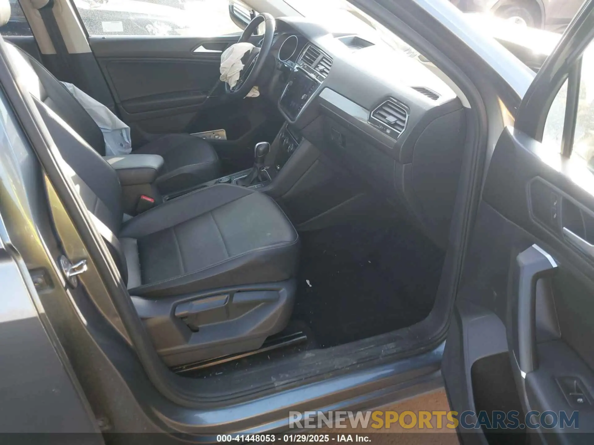 5 Photograph of a damaged car 3VV2B7AX9LM151977 VOLKSWAGEN TIGUAN 2020