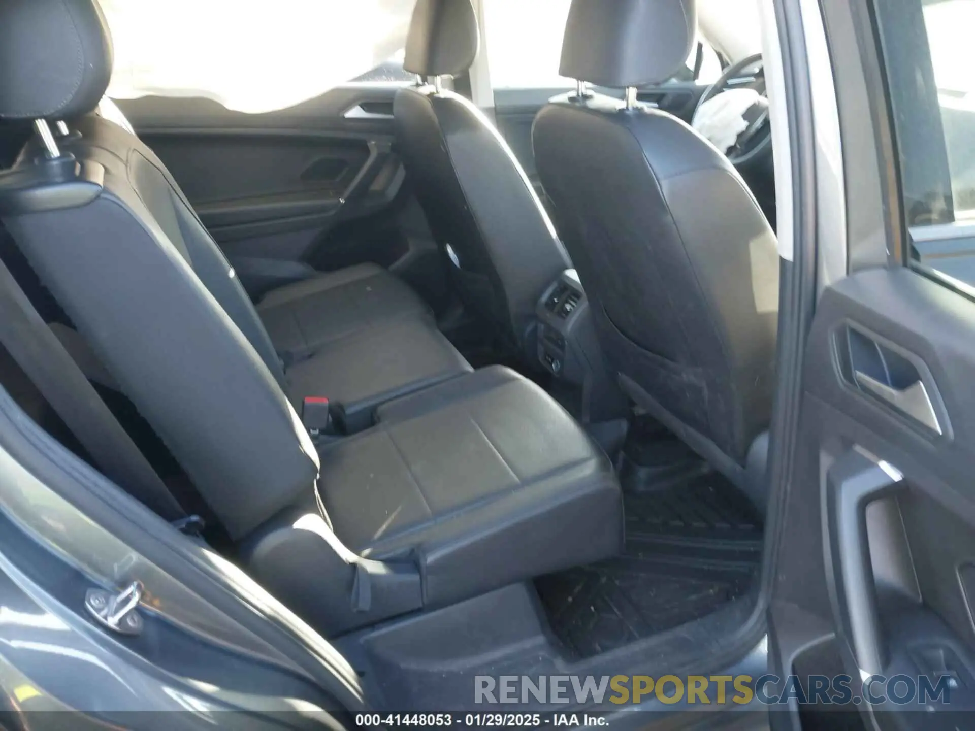 8 Photograph of a damaged car 3VV2B7AX9LM151977 VOLKSWAGEN TIGUAN 2020