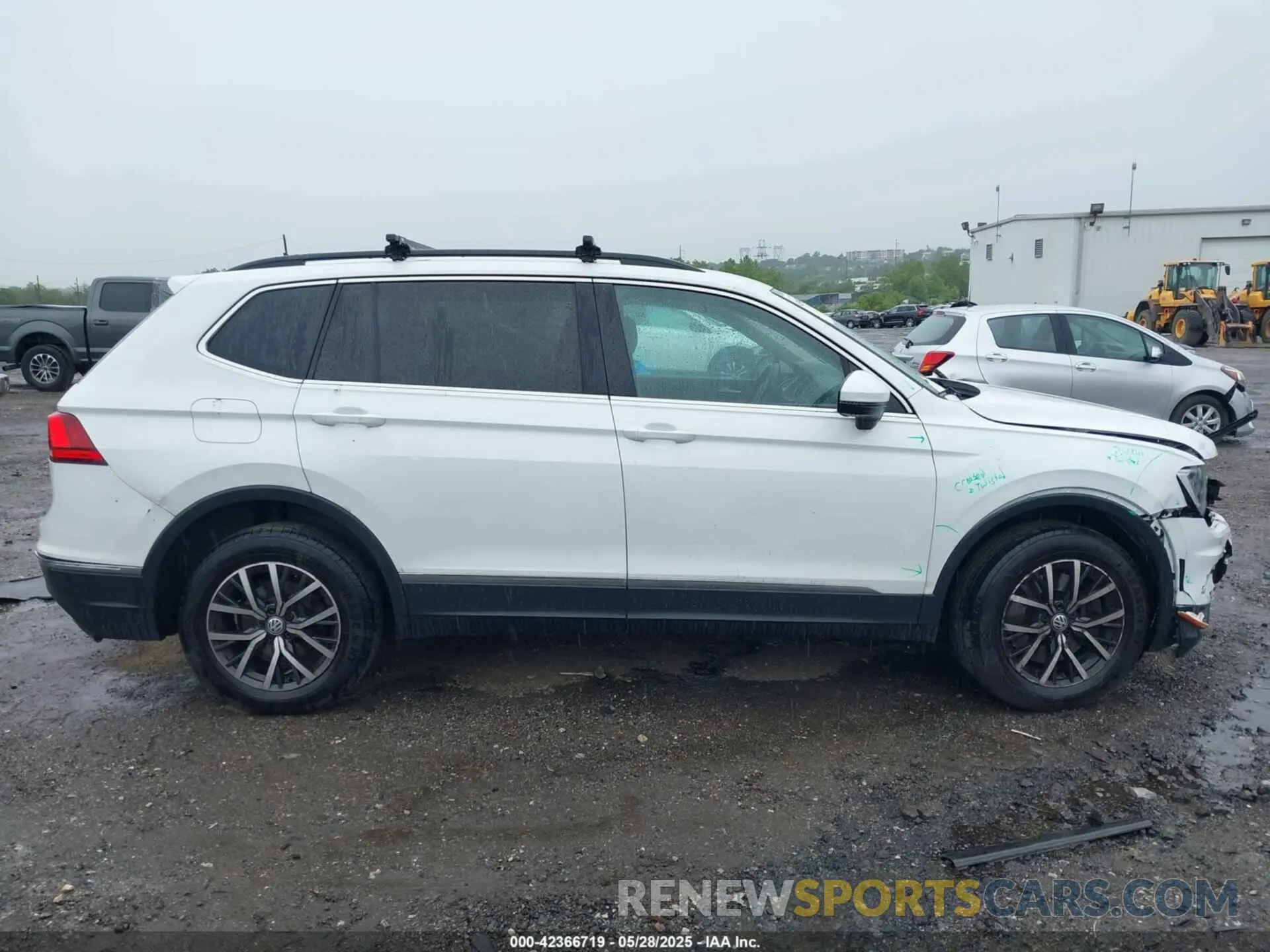 12 Photograph of a damaged car 3VV2B7AX9LM163952 VOLKSWAGEN TIGUAN 2020