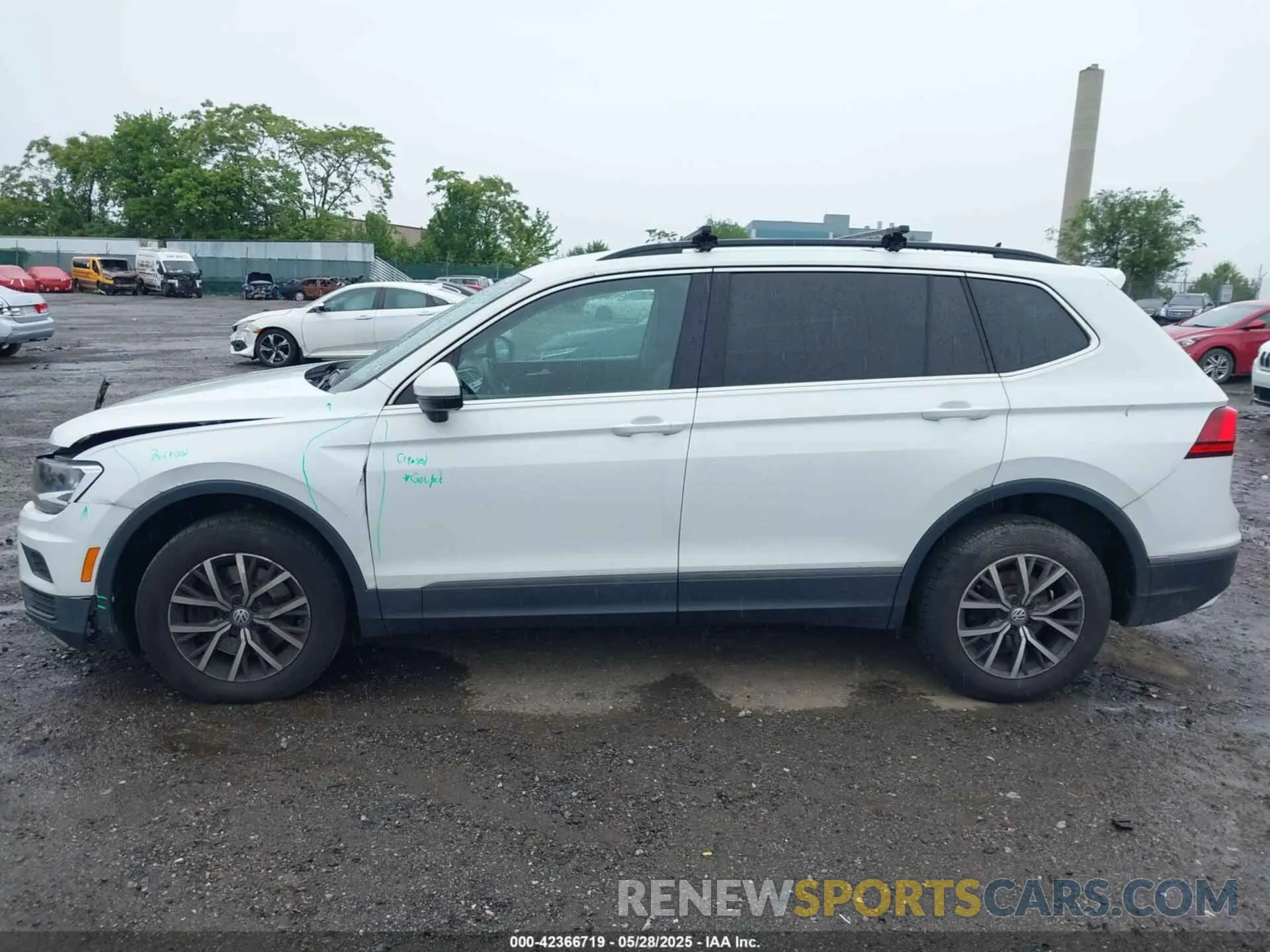 13 Photograph of a damaged car 3VV2B7AX9LM163952 VOLKSWAGEN TIGUAN 2020