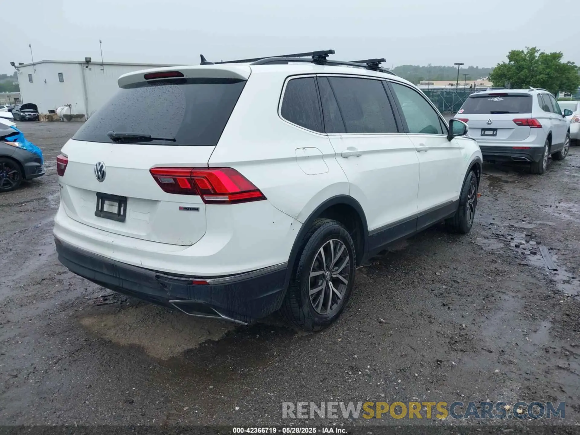 4 Photograph of a damaged car 3VV2B7AX9LM163952 VOLKSWAGEN TIGUAN 2020