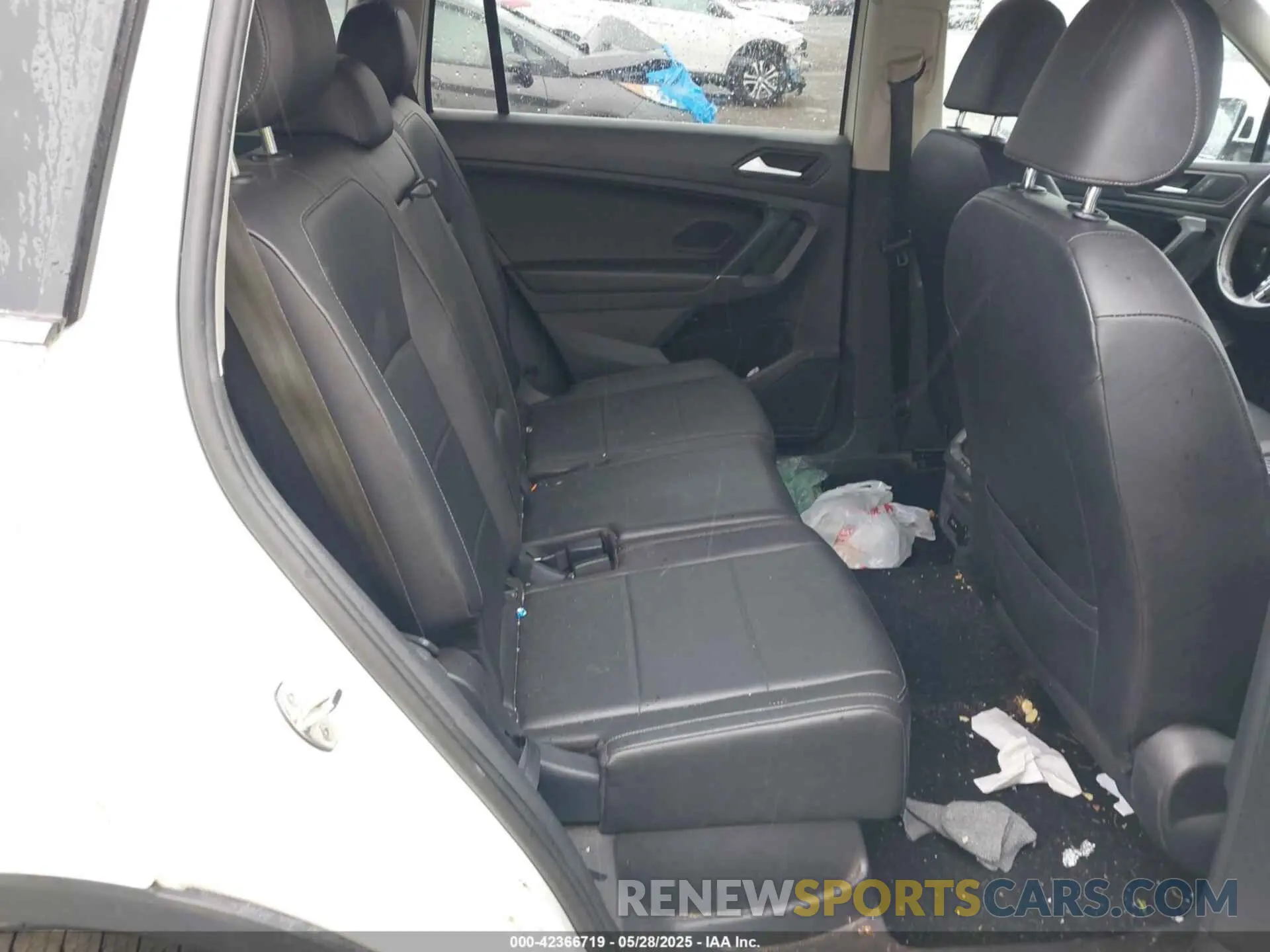 8 Photograph of a damaged car 3VV2B7AX9LM163952 VOLKSWAGEN TIGUAN 2020