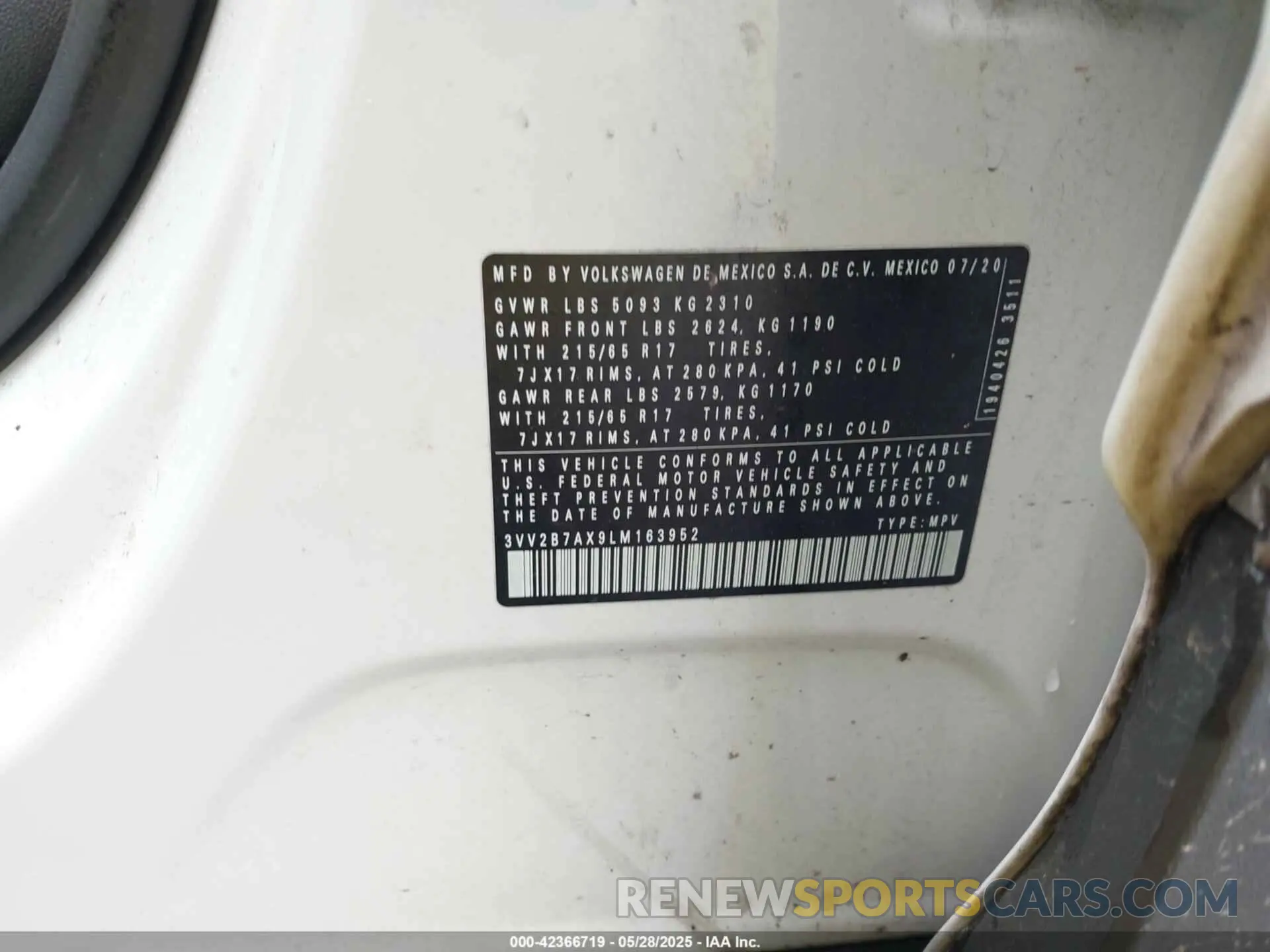 9 Photograph of a damaged car 3VV2B7AX9LM163952 VOLKSWAGEN TIGUAN 2020