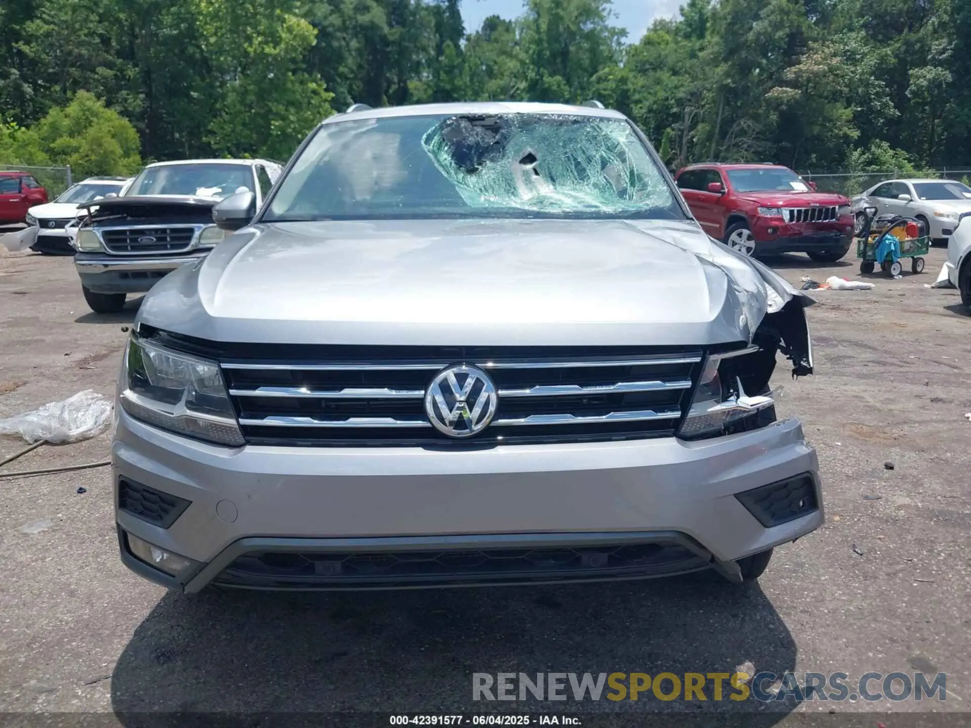 12 Photograph of a damaged car 3VV2B7AXXLM022016 VOLKSWAGEN TIGUAN 2020