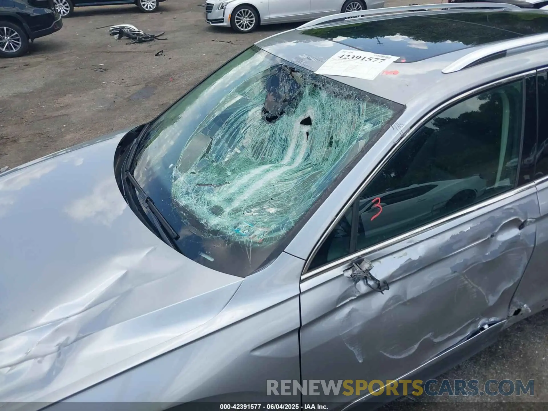 17 Photograph of a damaged car 3VV2B7AXXLM022016 VOLKSWAGEN TIGUAN 2020