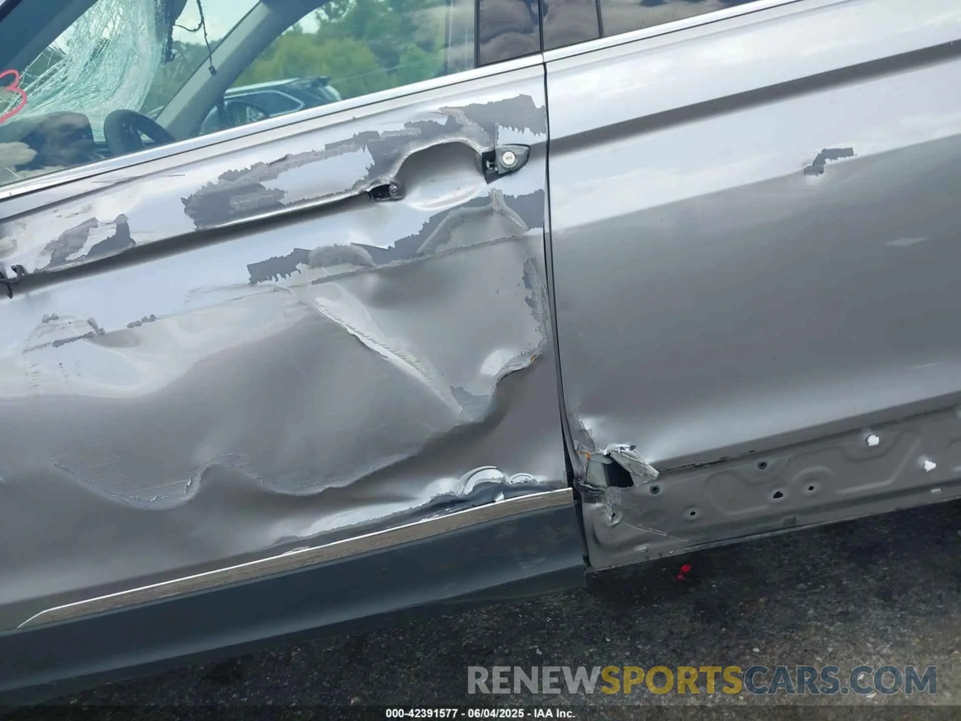 18 Photograph of a damaged car 3VV2B7AXXLM022016 VOLKSWAGEN TIGUAN 2020