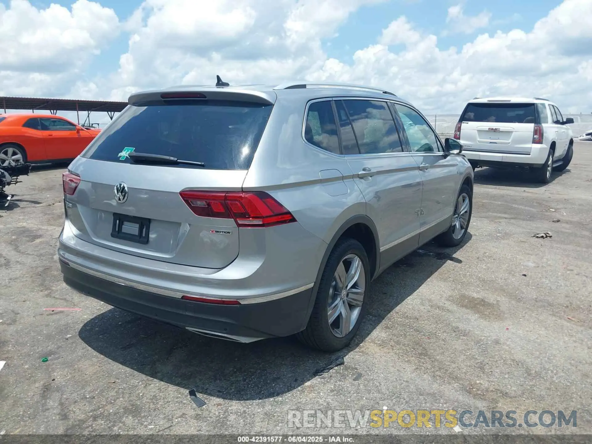 4 Photograph of a damaged car 3VV2B7AXXLM022016 VOLKSWAGEN TIGUAN 2020