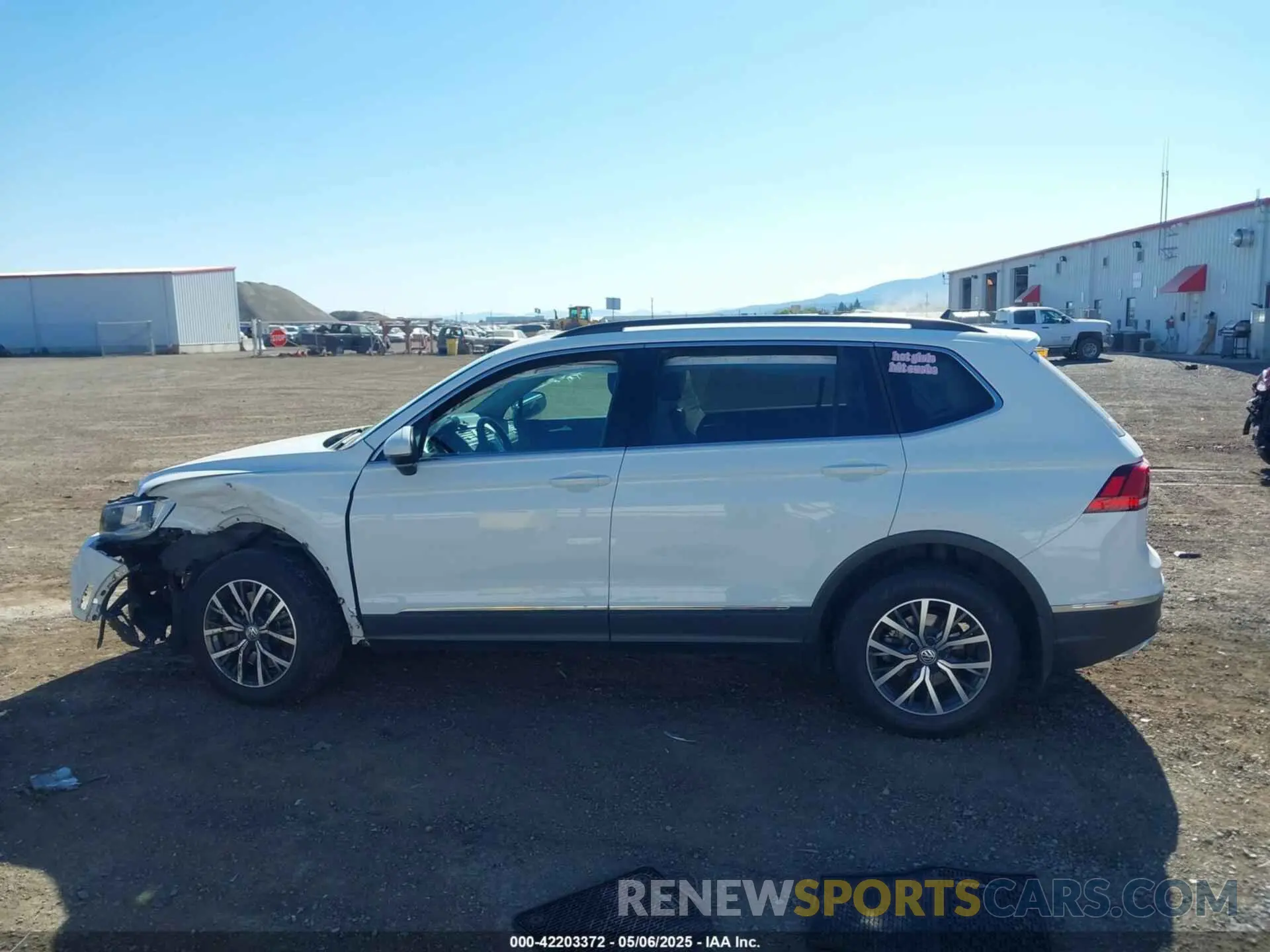 14 Photograph of a damaged car 3VV2B7AXXLM053170 VOLKSWAGEN TIGUAN 2020